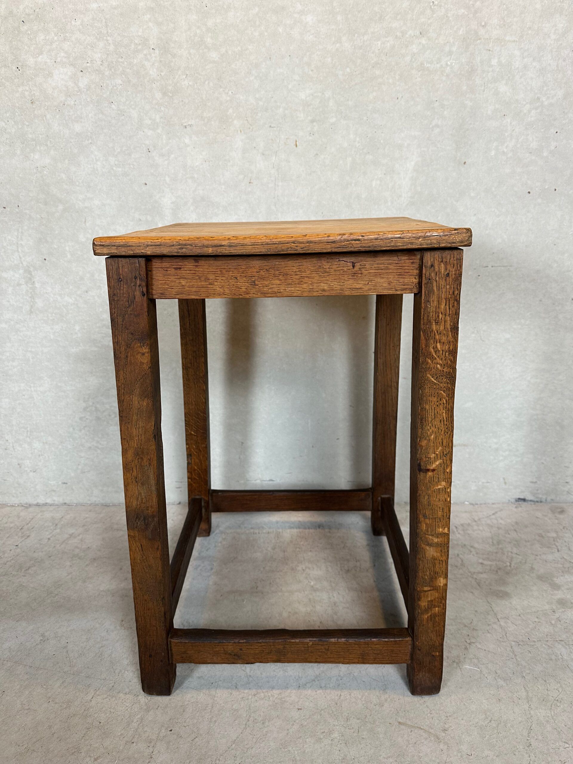 Brutalist side or plant table – oak
