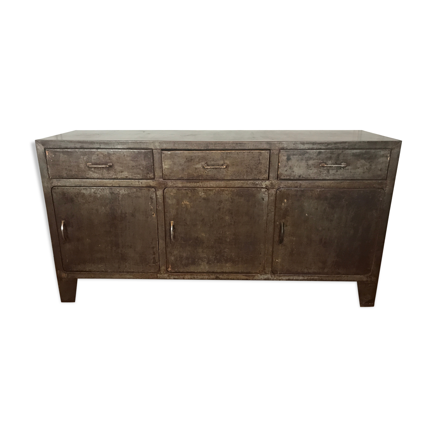 Metal buffet