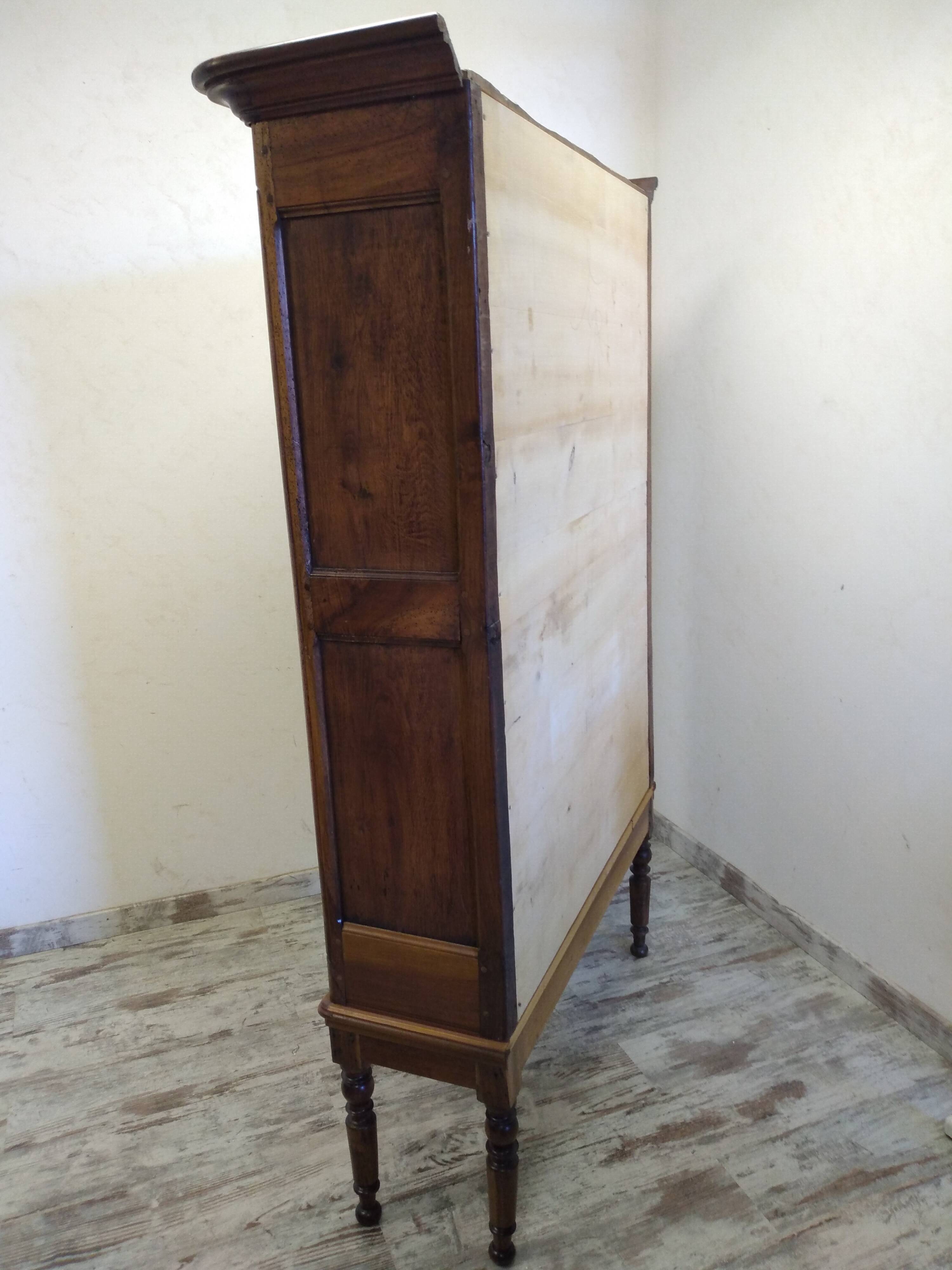 Atypical antique showcase