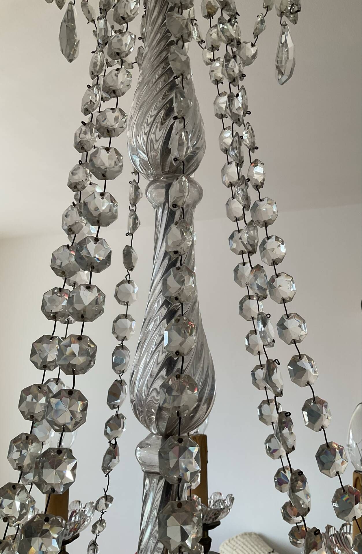 Grand chandelier in Louis XV style with crystal pendants.