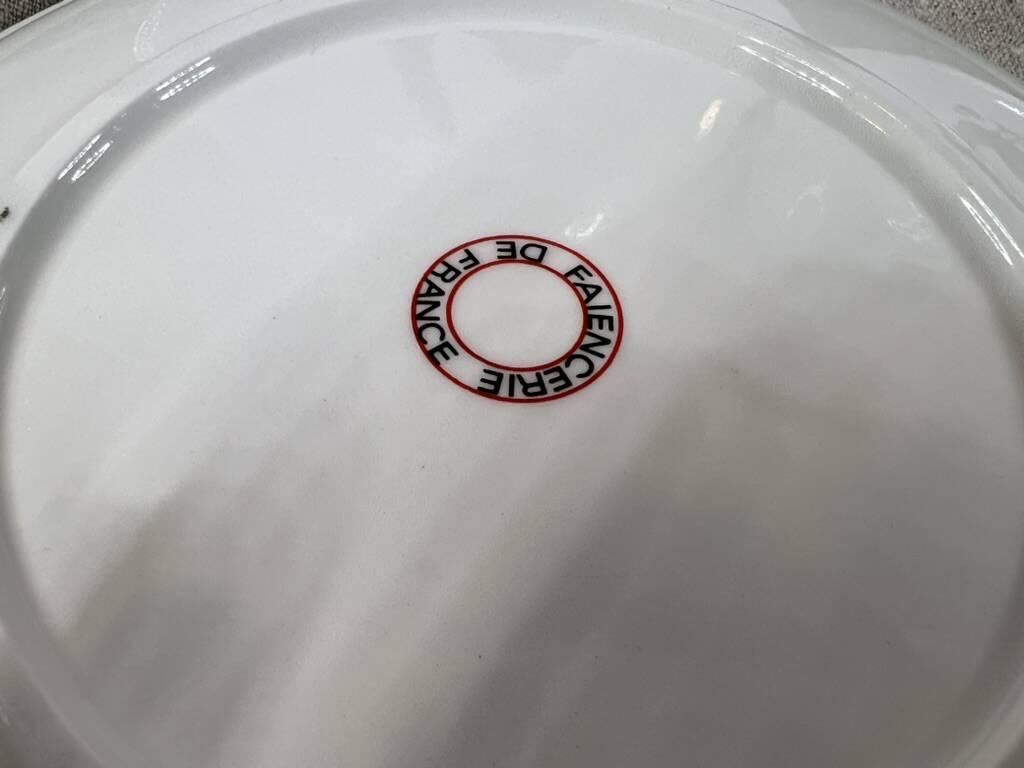 Set of 4 flat plates with red rooster hen decor