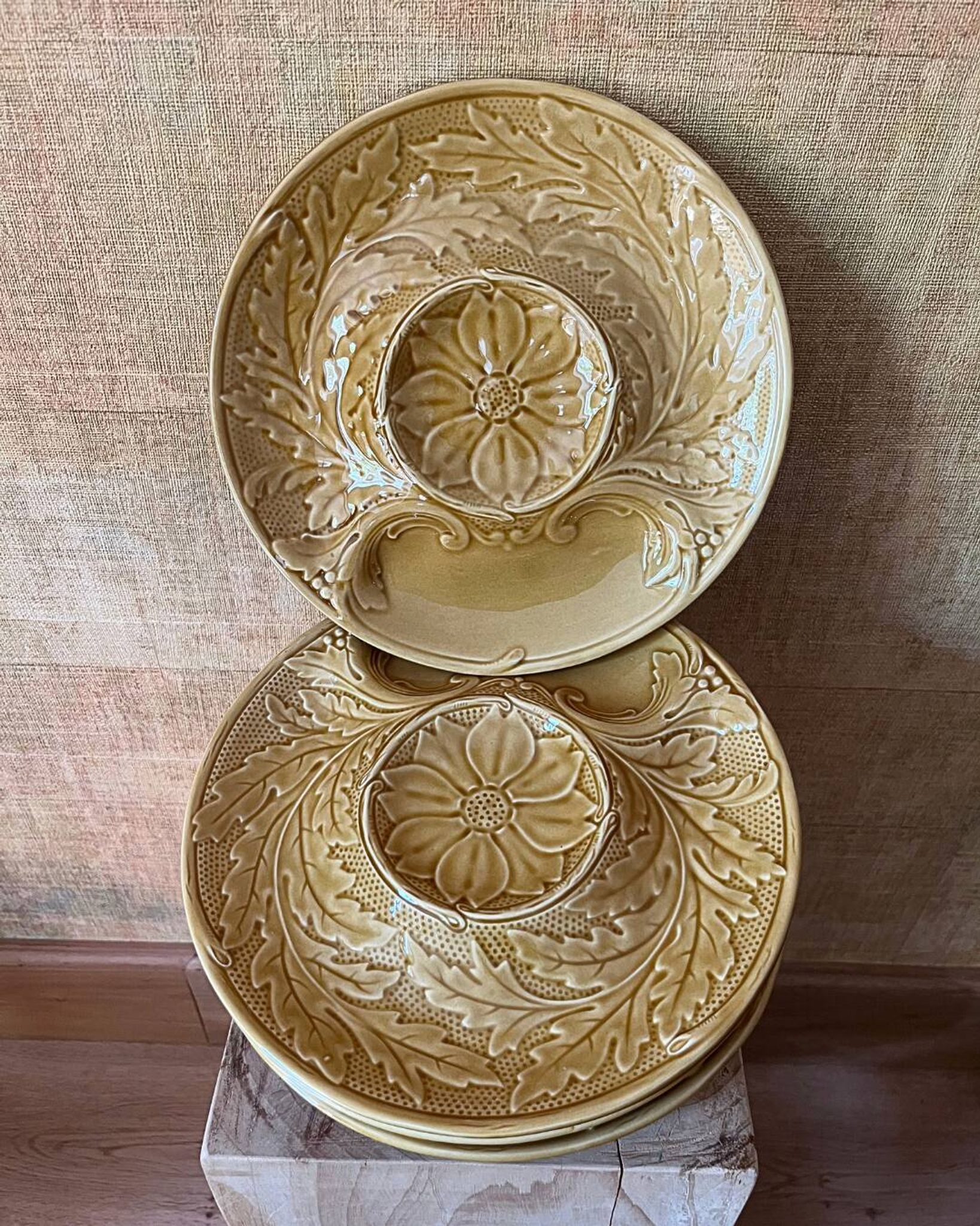 Set of 5 Gien artichoke plates – Golden yellow barbotine