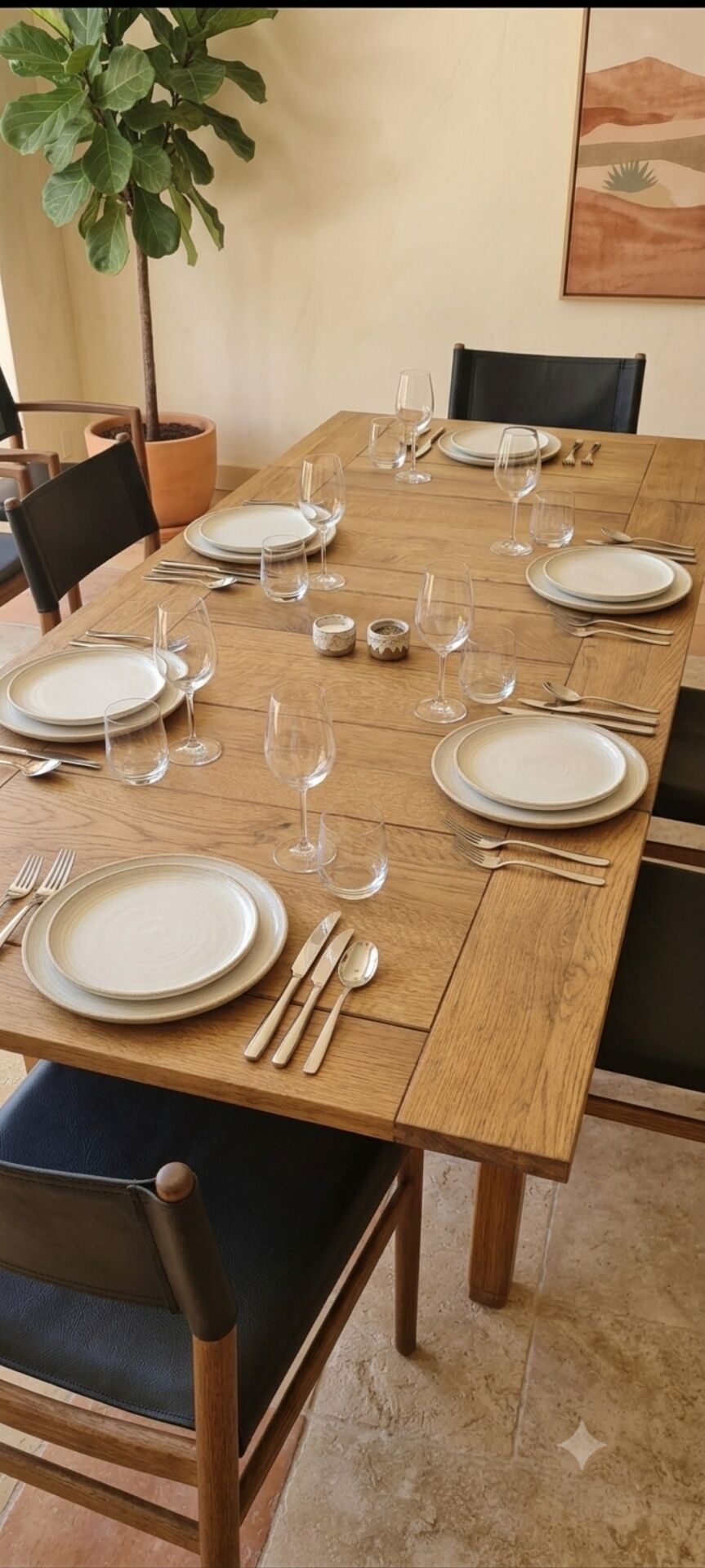 Extendable farmhouse table in solid oak, renovated.