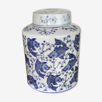 Pot with lidded Chinese décor