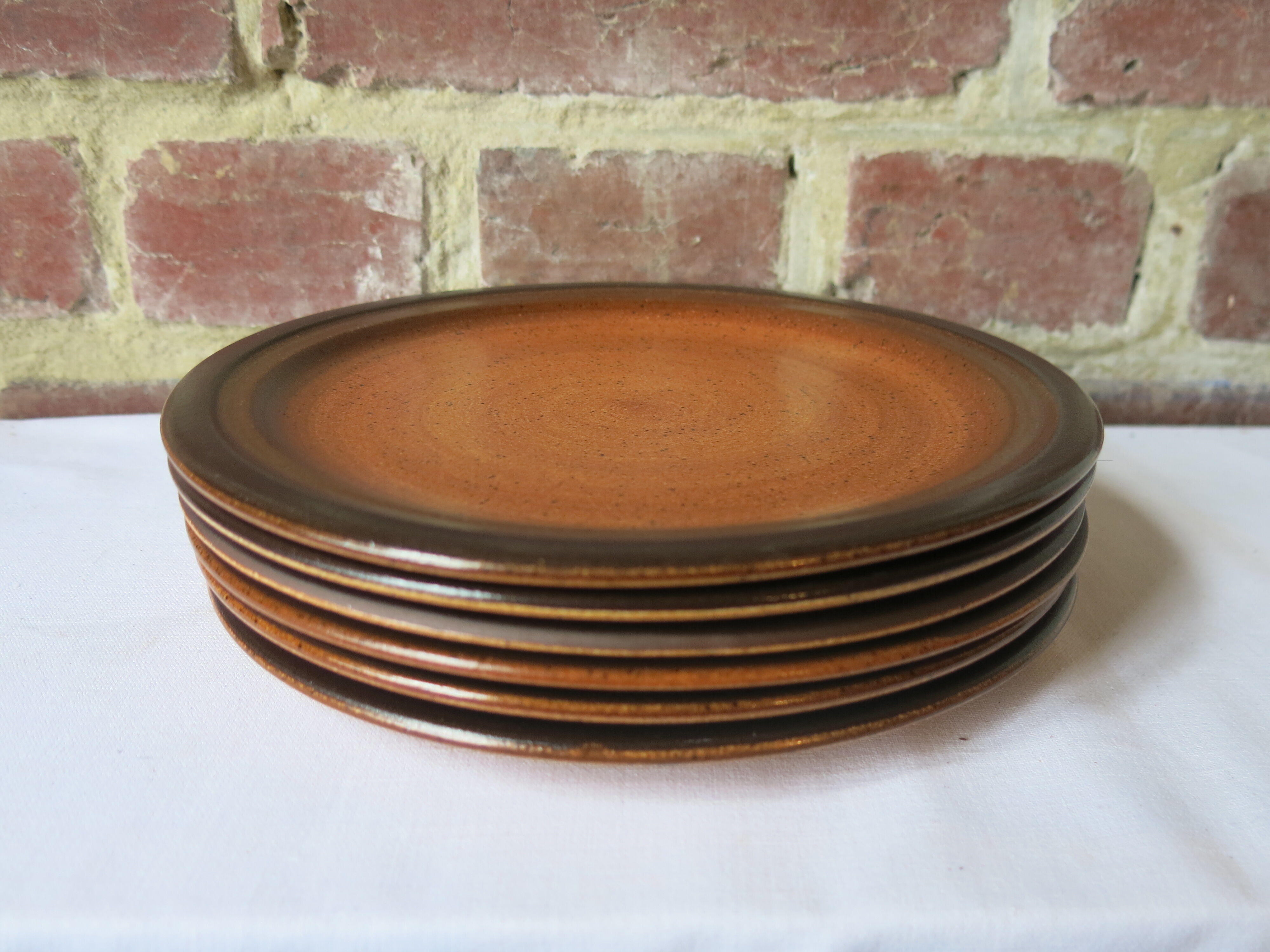 6 assiettes à dessert en grés marron de chez St Amand modèle "meylan"