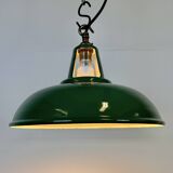 Lampe à suspension industrielle en émail vert, années 1960