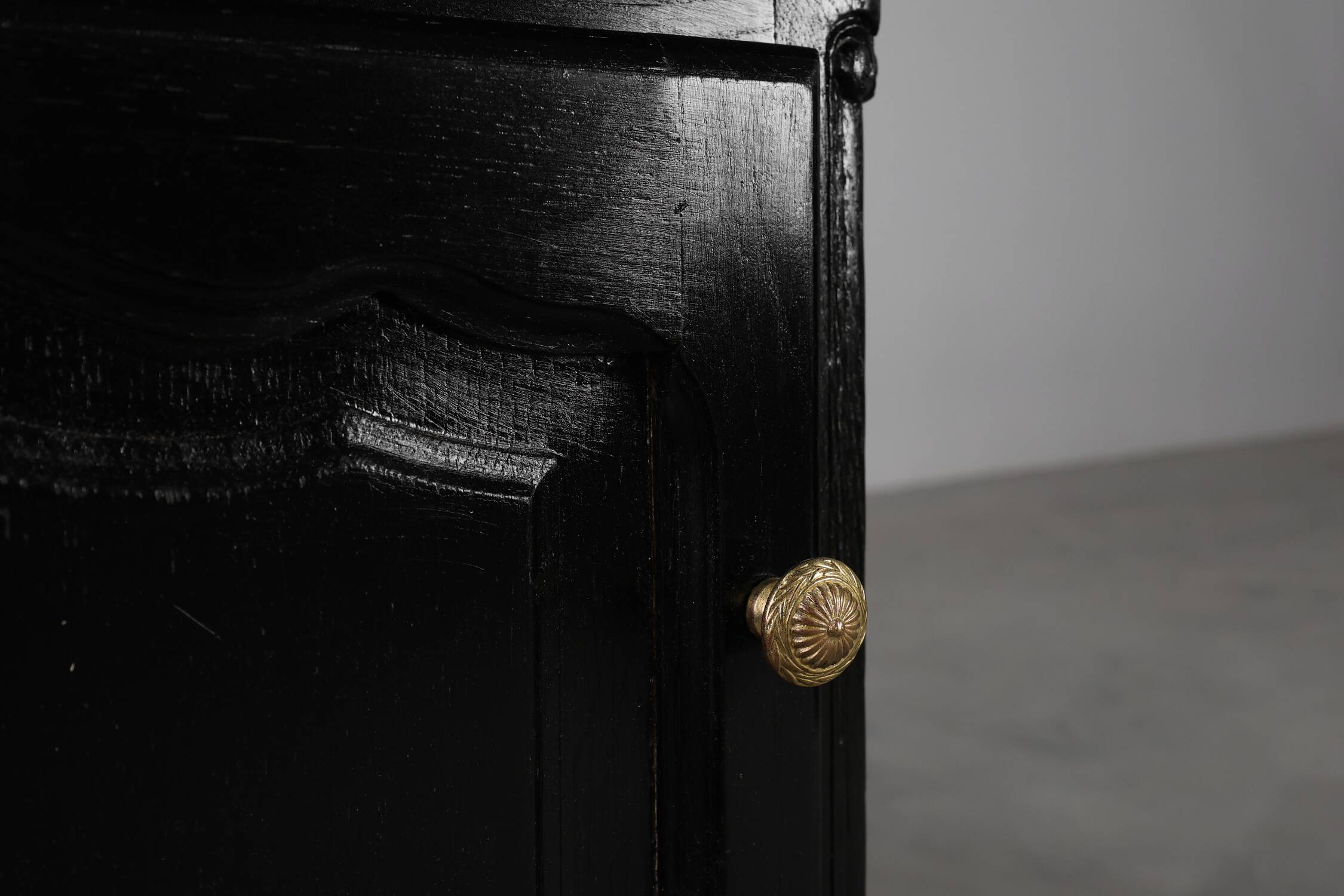 20th Century pair of French Louis XV Style Nightstands in Carved Wood