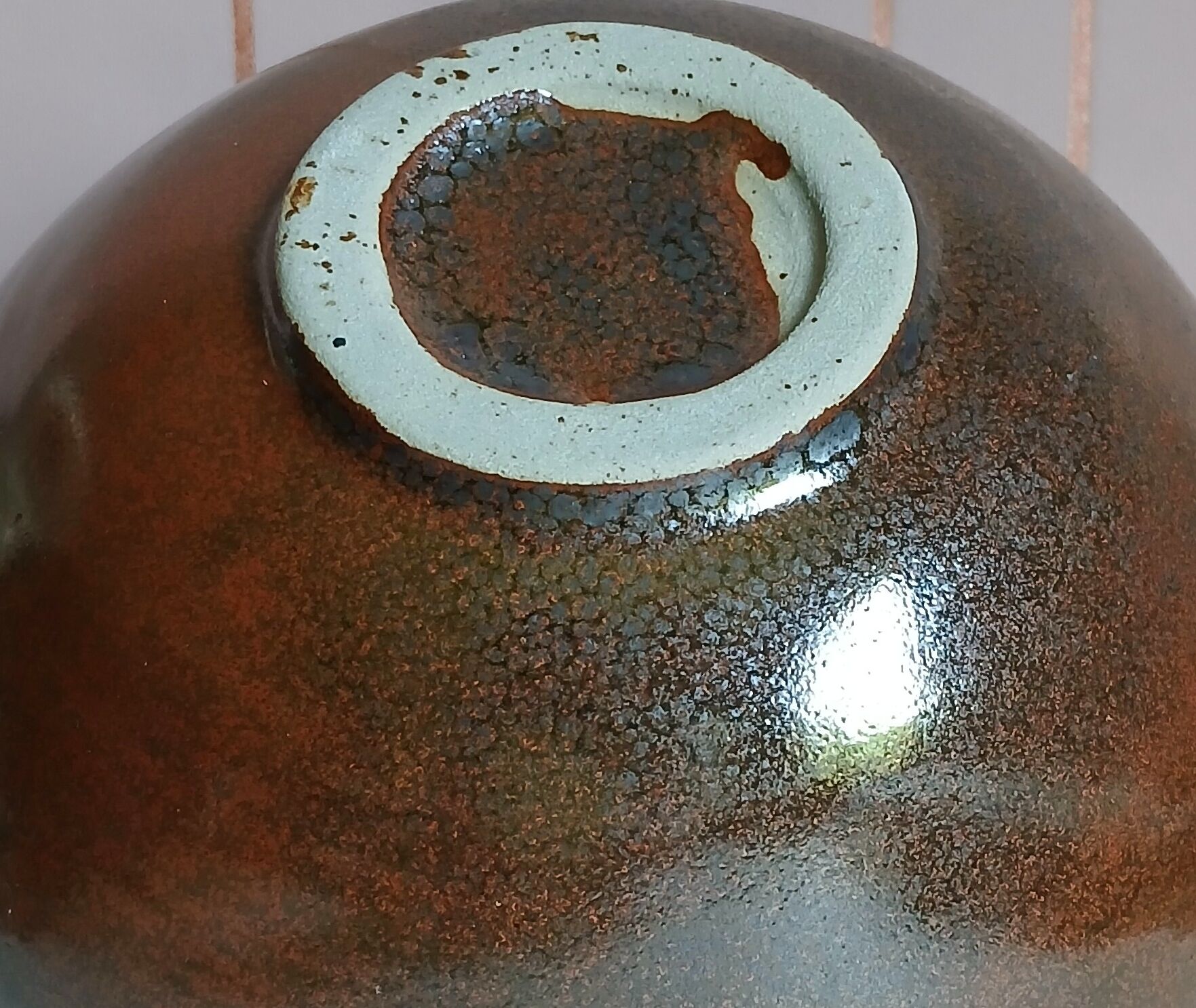 Saladier en grès vernissé marron