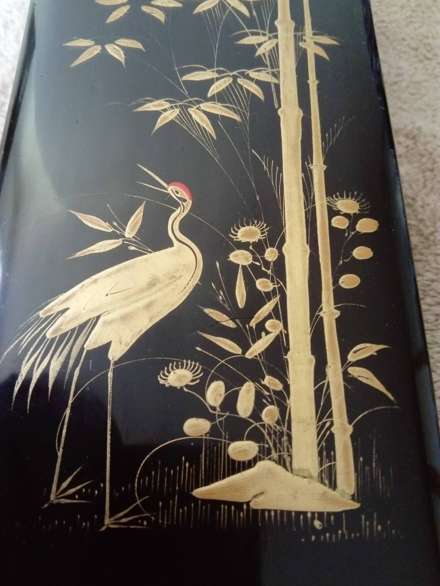 Glove box in lacquered wood decorated with a crane among bamboos. China, Japan?