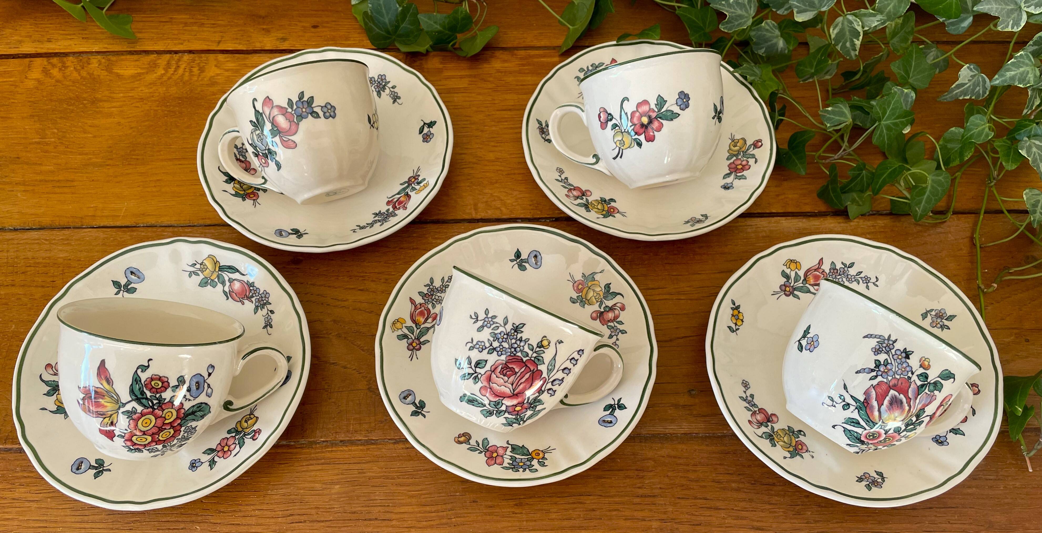 Service de tasses à café anciennes  en faïence de Villeroy & Boch