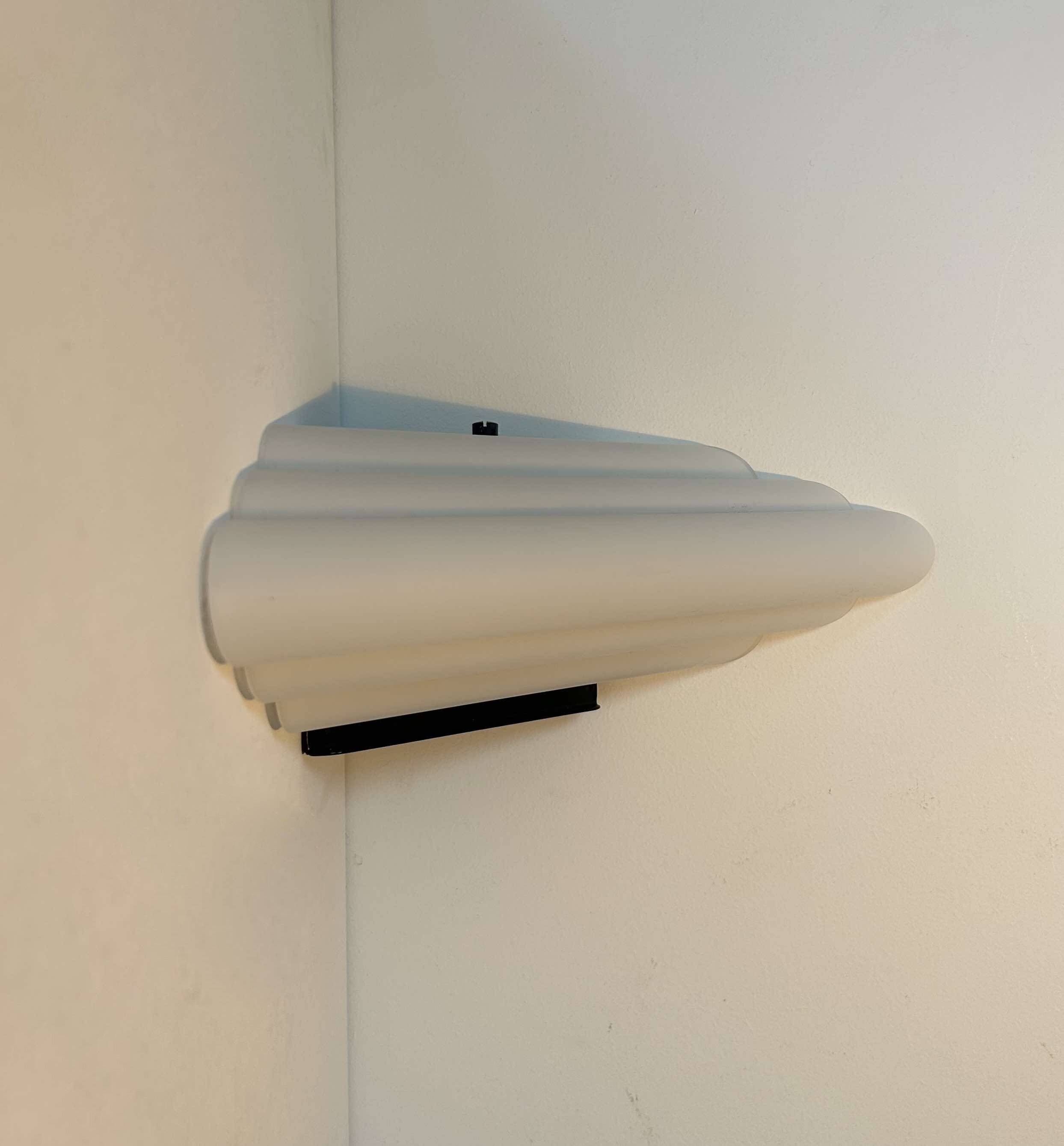 Vintage Murano opal glass corner wall lamp, by Vetri Italy 1970