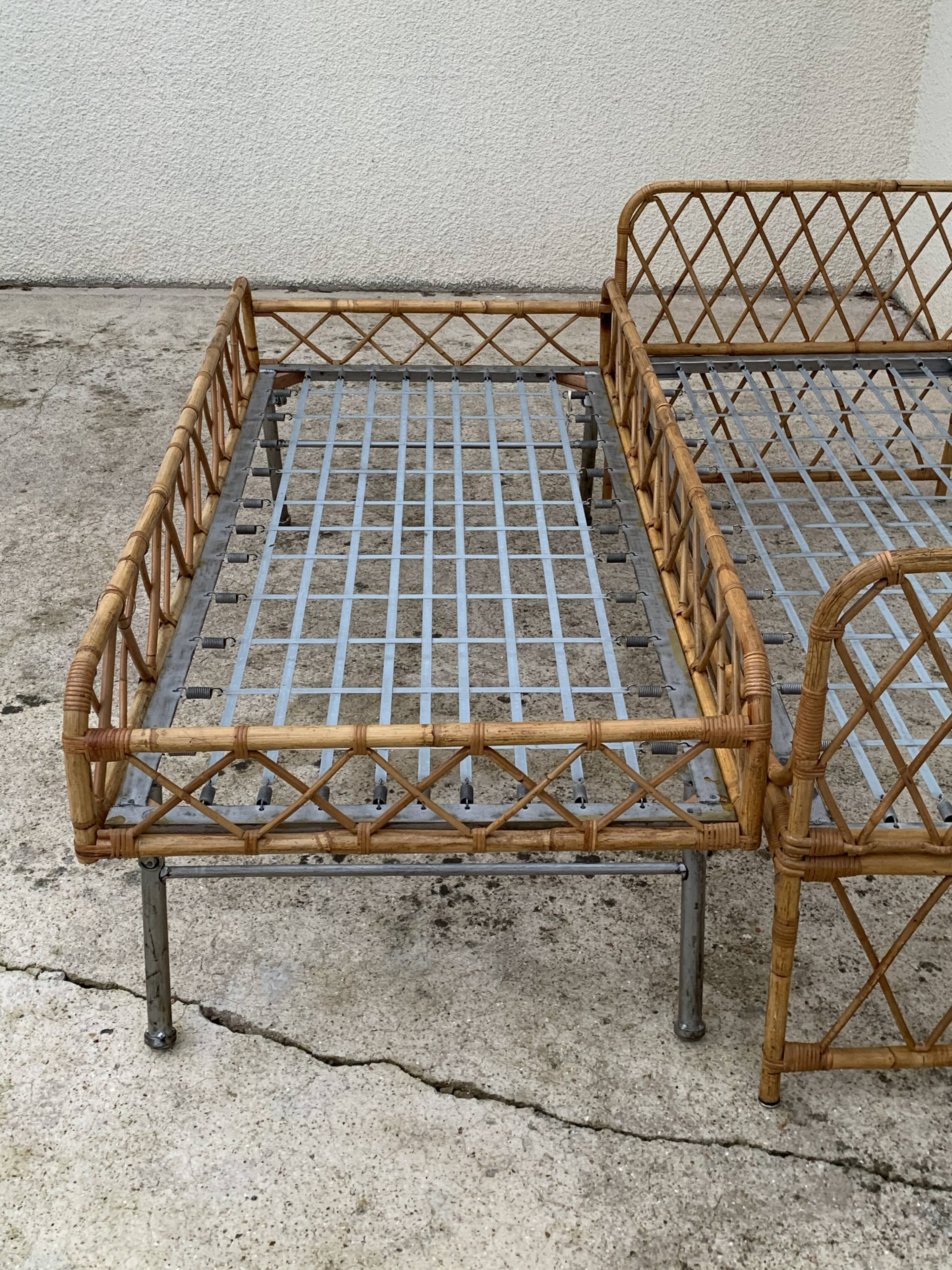 Rattan leg bed 1960