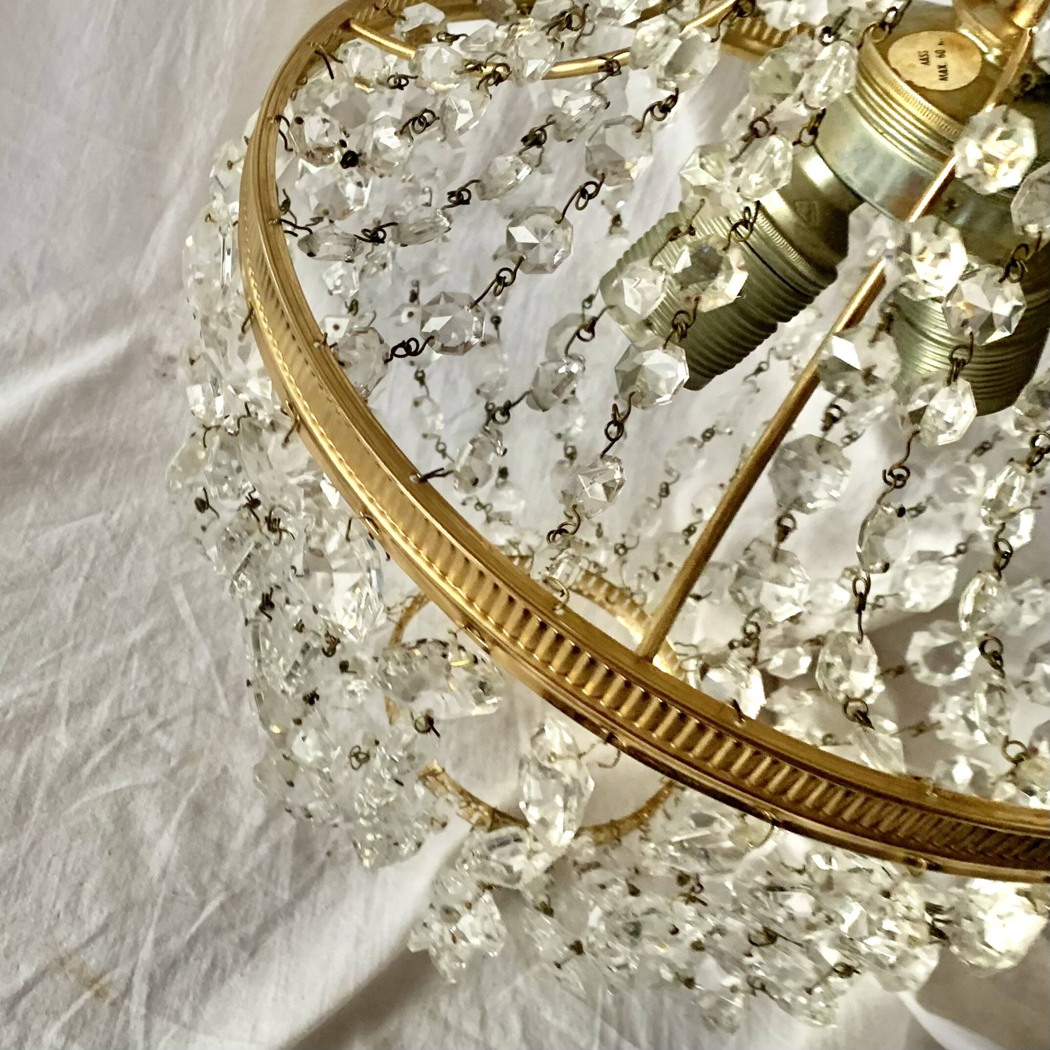 Hot air balloon pendant with glass tassels and gold frame