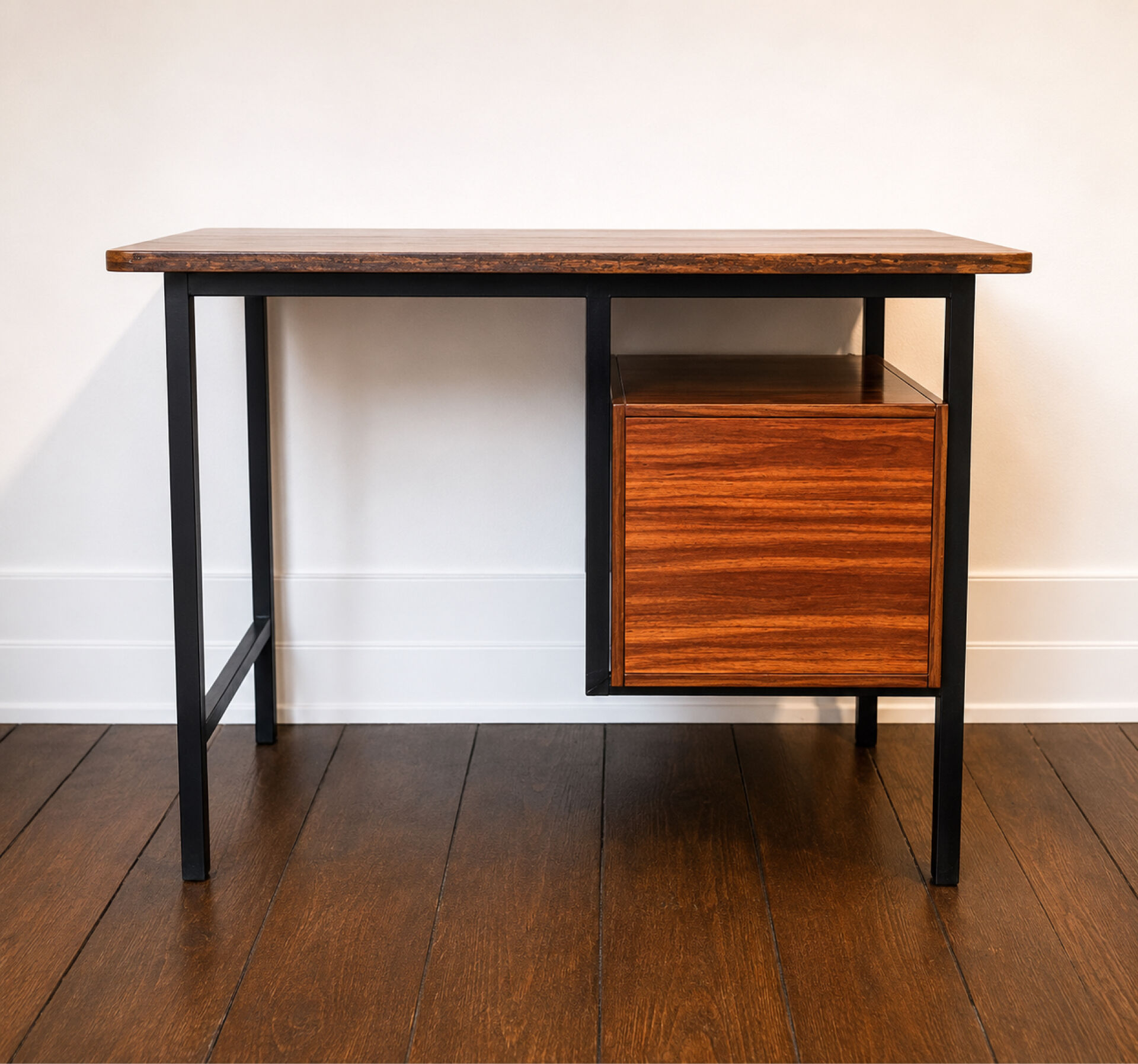 Modernist desk from the 50s-60s in wood and metal, reversible drawer unit.
