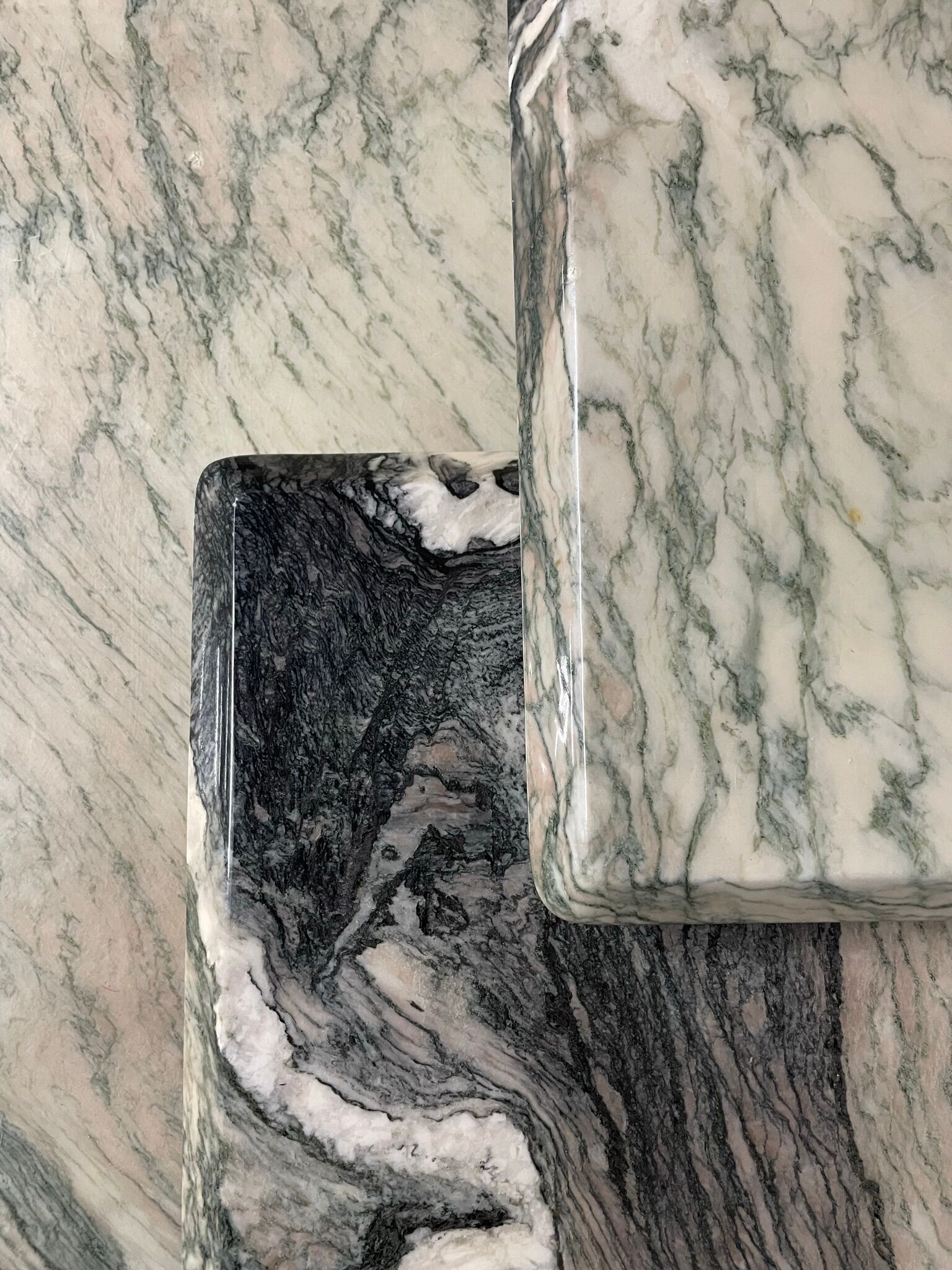 Series of three nesting tables in green marble, 1970