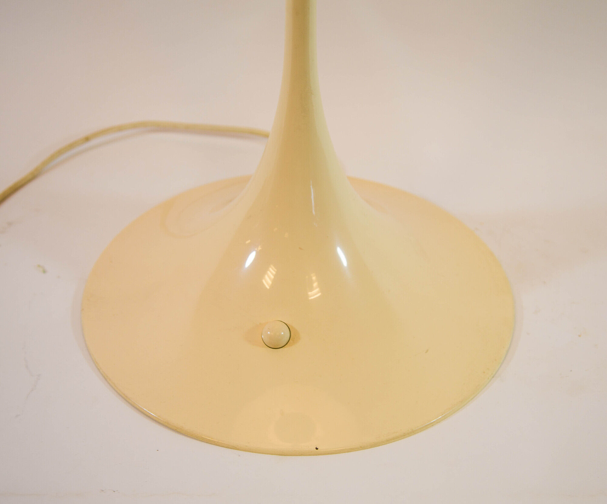 Panthella floor lamp - Design by Verner Panton for Louis Poulsen