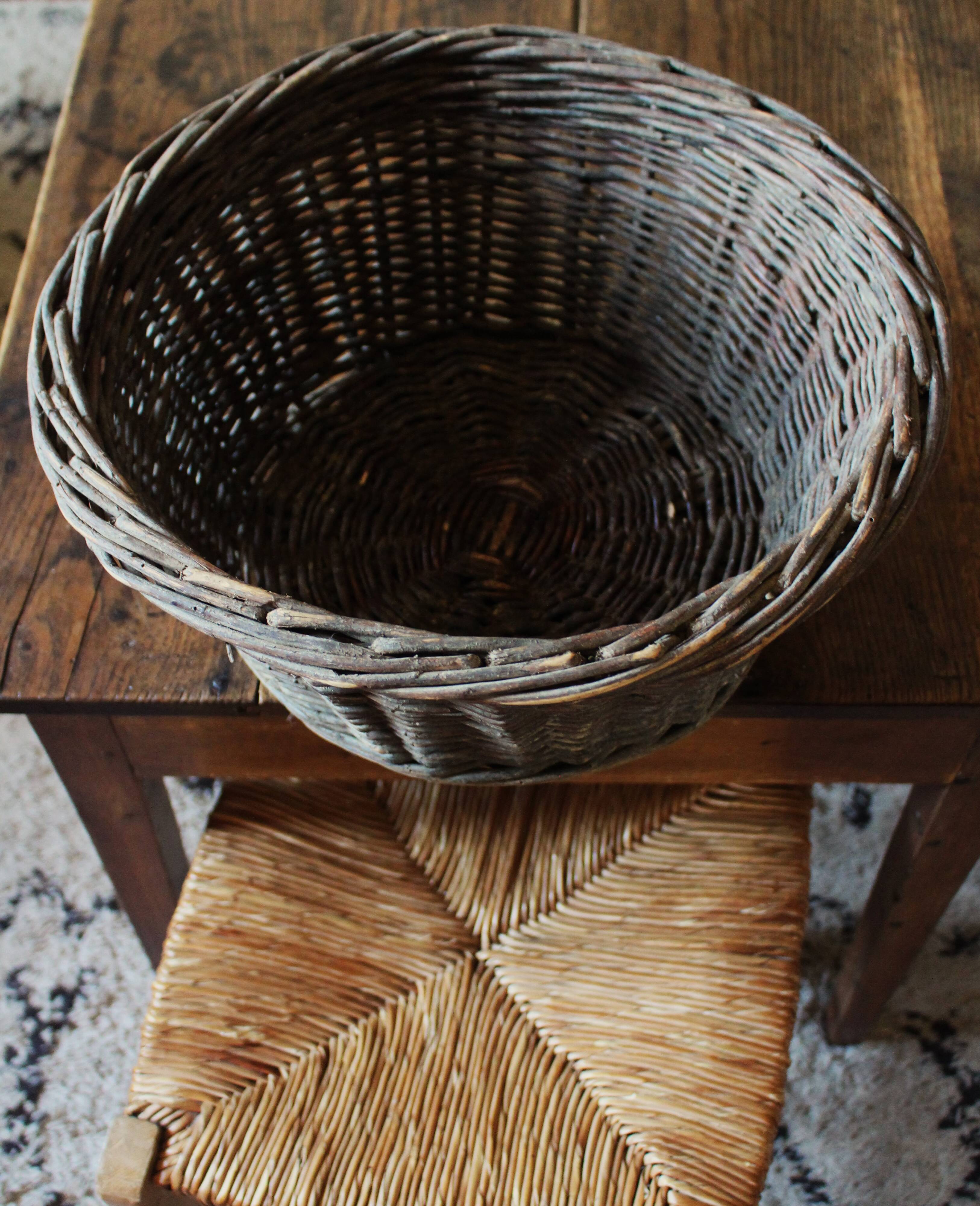 Round wicker basket with a patina