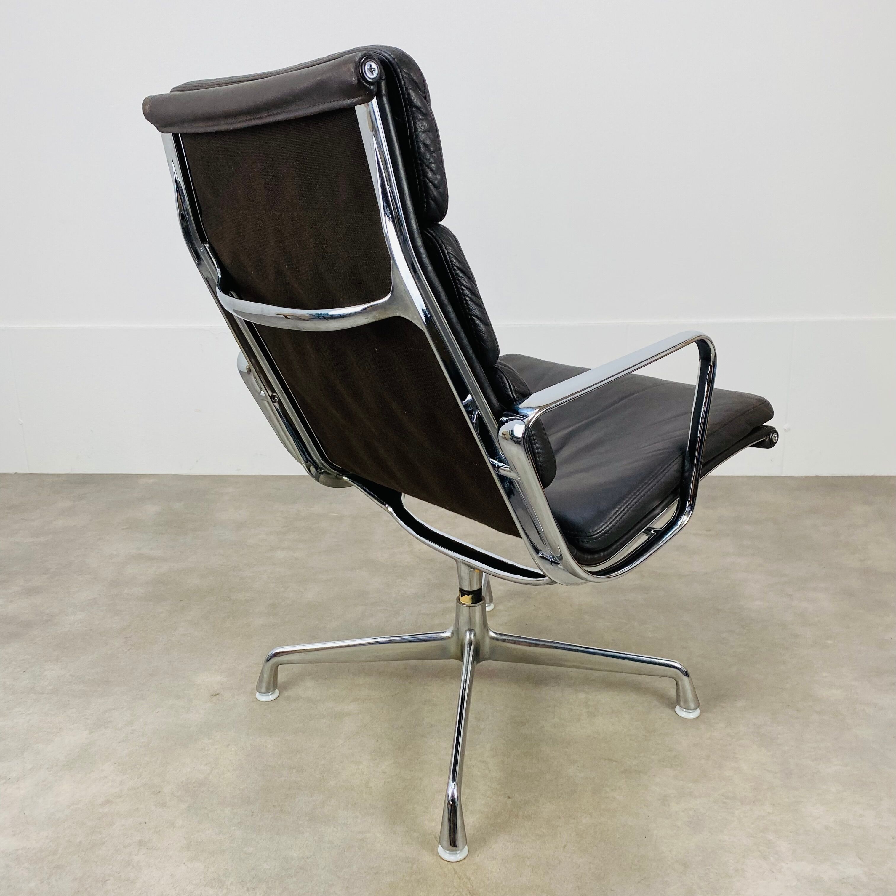 Armchair Ea 216 Eames edition Herman Miller brown leather