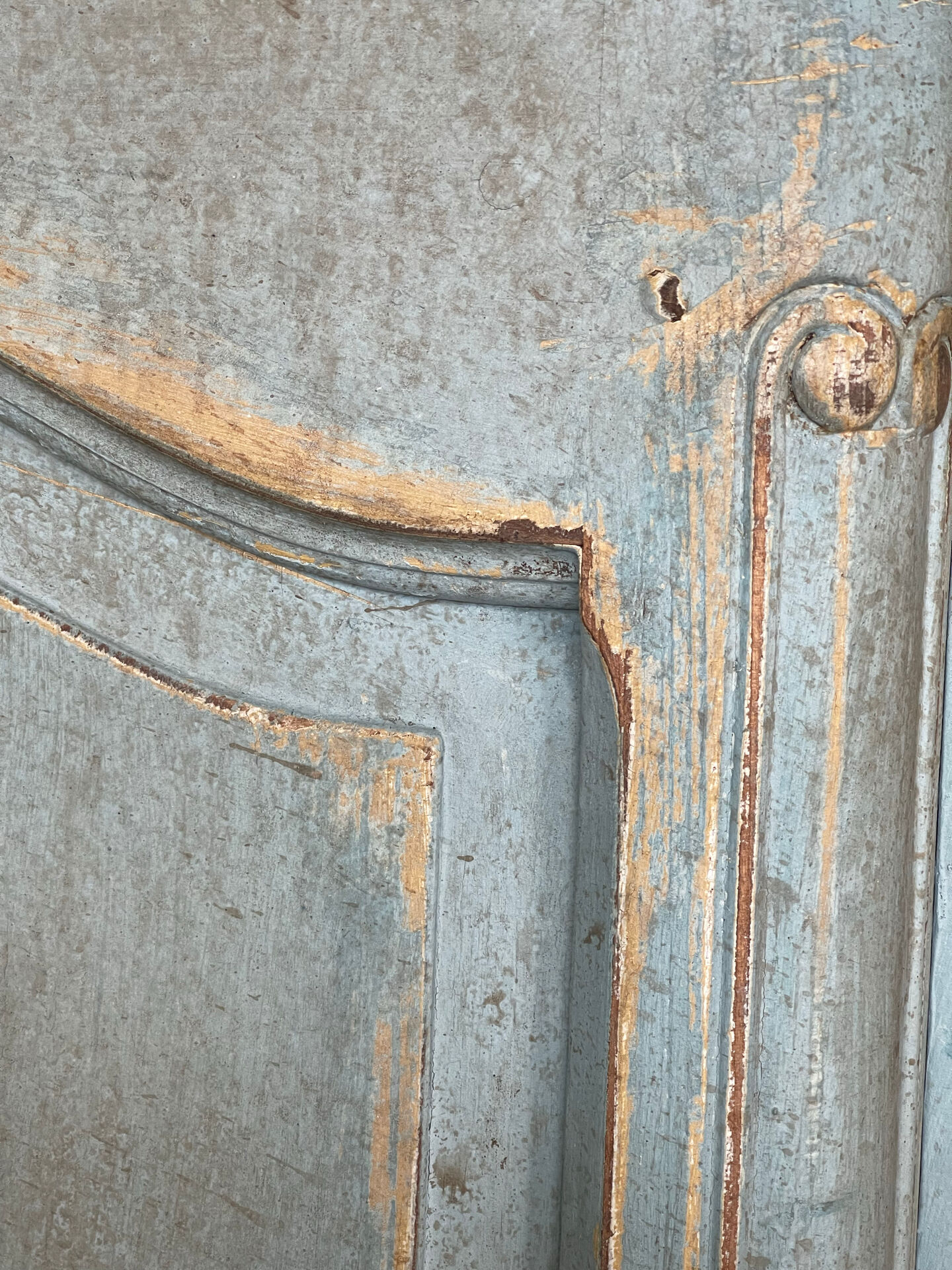 Patinated bonnetière