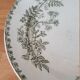 Plat céramique blanc et vert décors fleurs et papillons