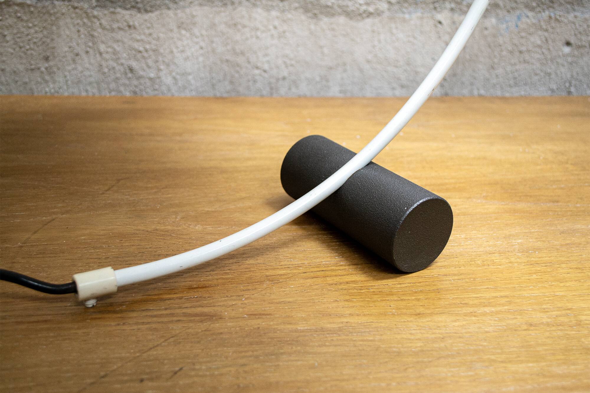 Lampada da tavolo modello "Area curva". di Mario Bellini per Artemide, Italia, 1974