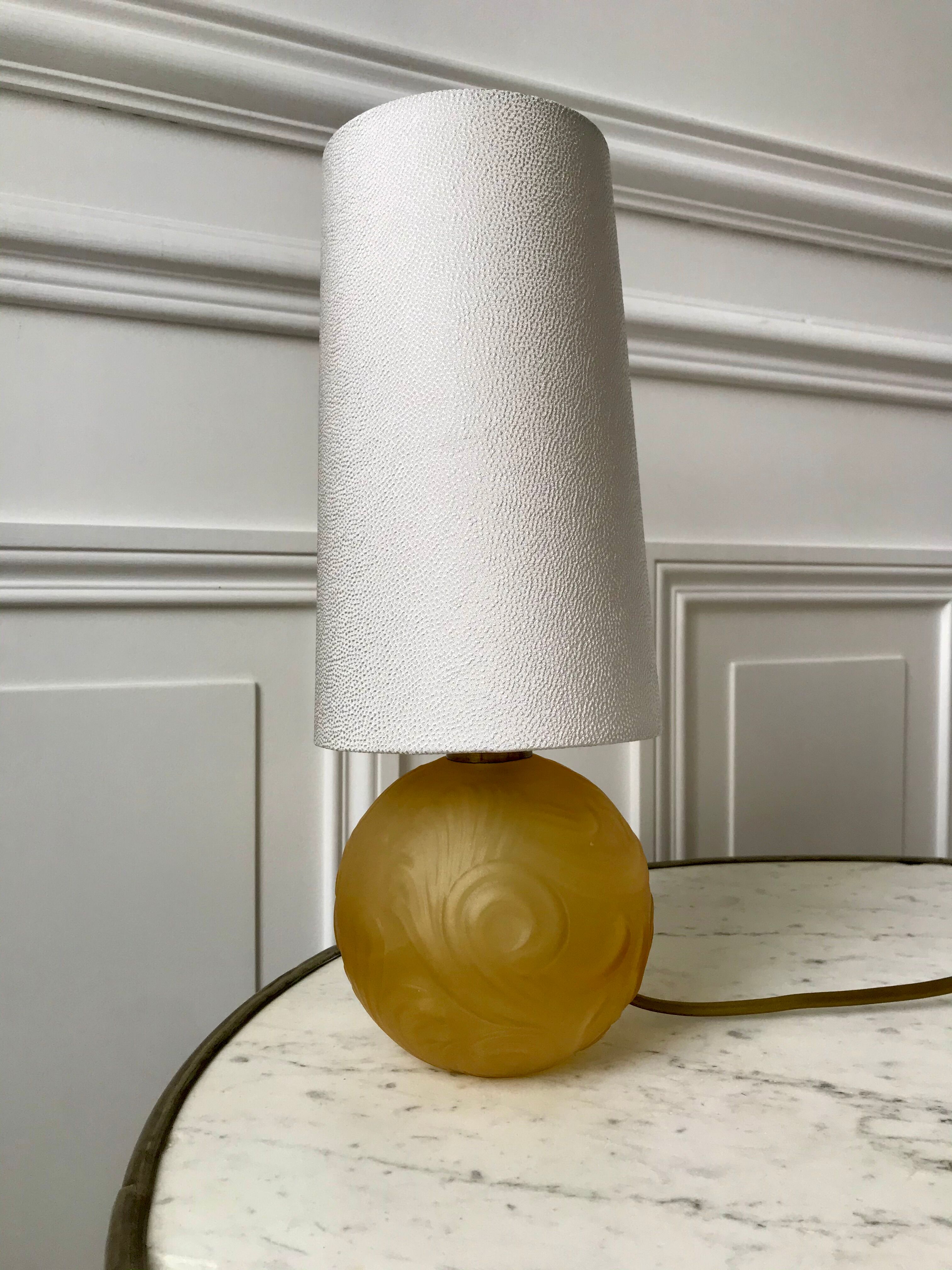 Art deco amber glass lamp and cylindrical lampshade 30s