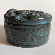Boîte bonbonnière en céramique (grès) émaillée vert-bleu à décor d'une sirène Mi XXème