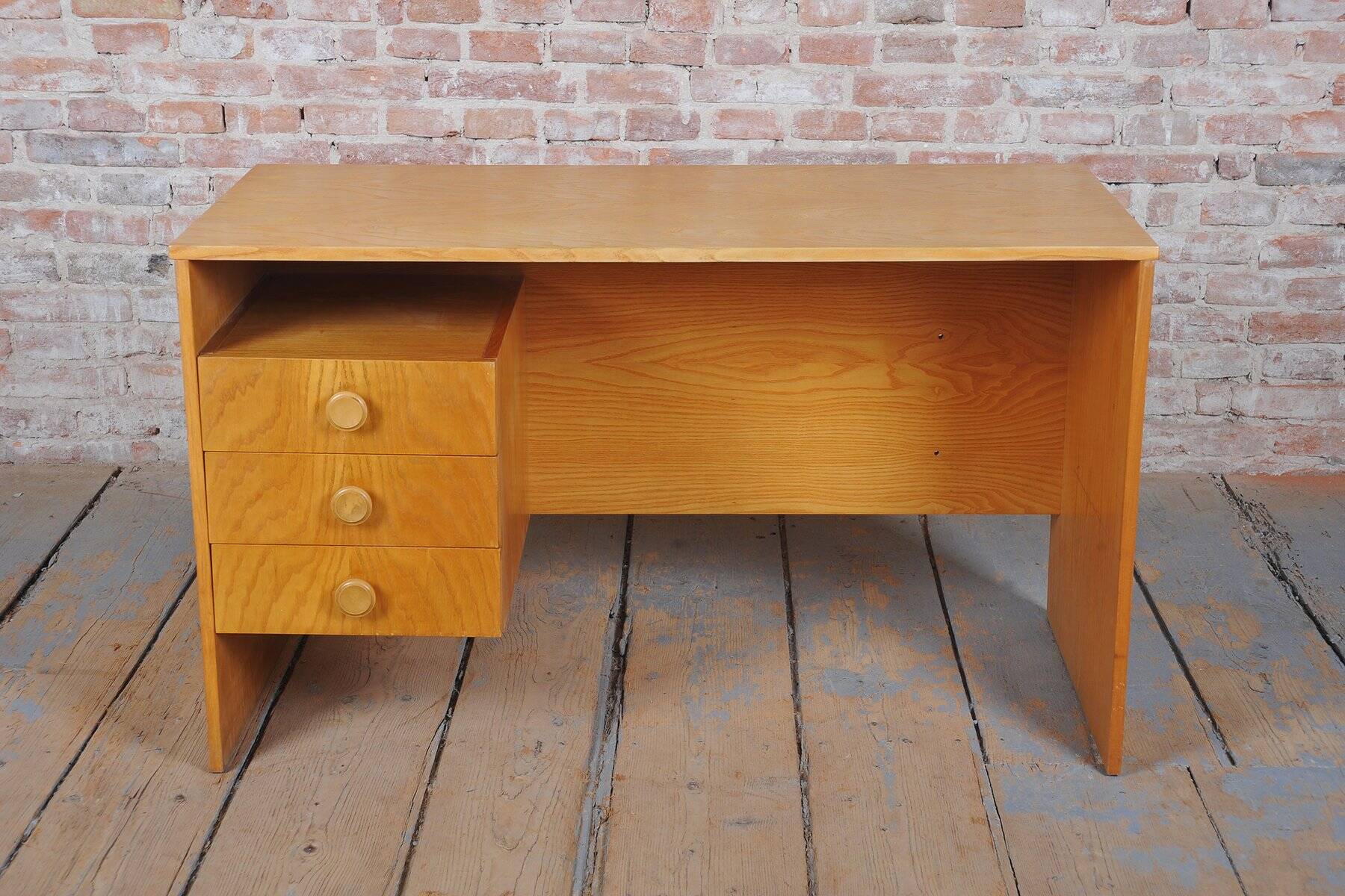 Mid-Century Writing Desk in Oak Veneer, Czech, 1960s