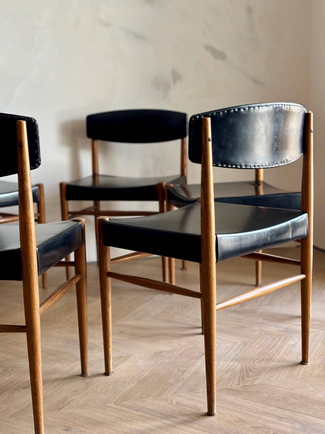 6 Scandinavian chairs