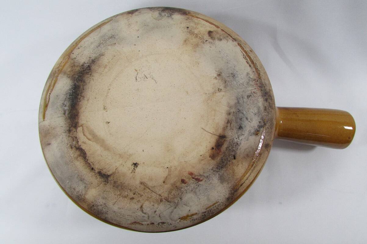 Enamelled terracotta pan