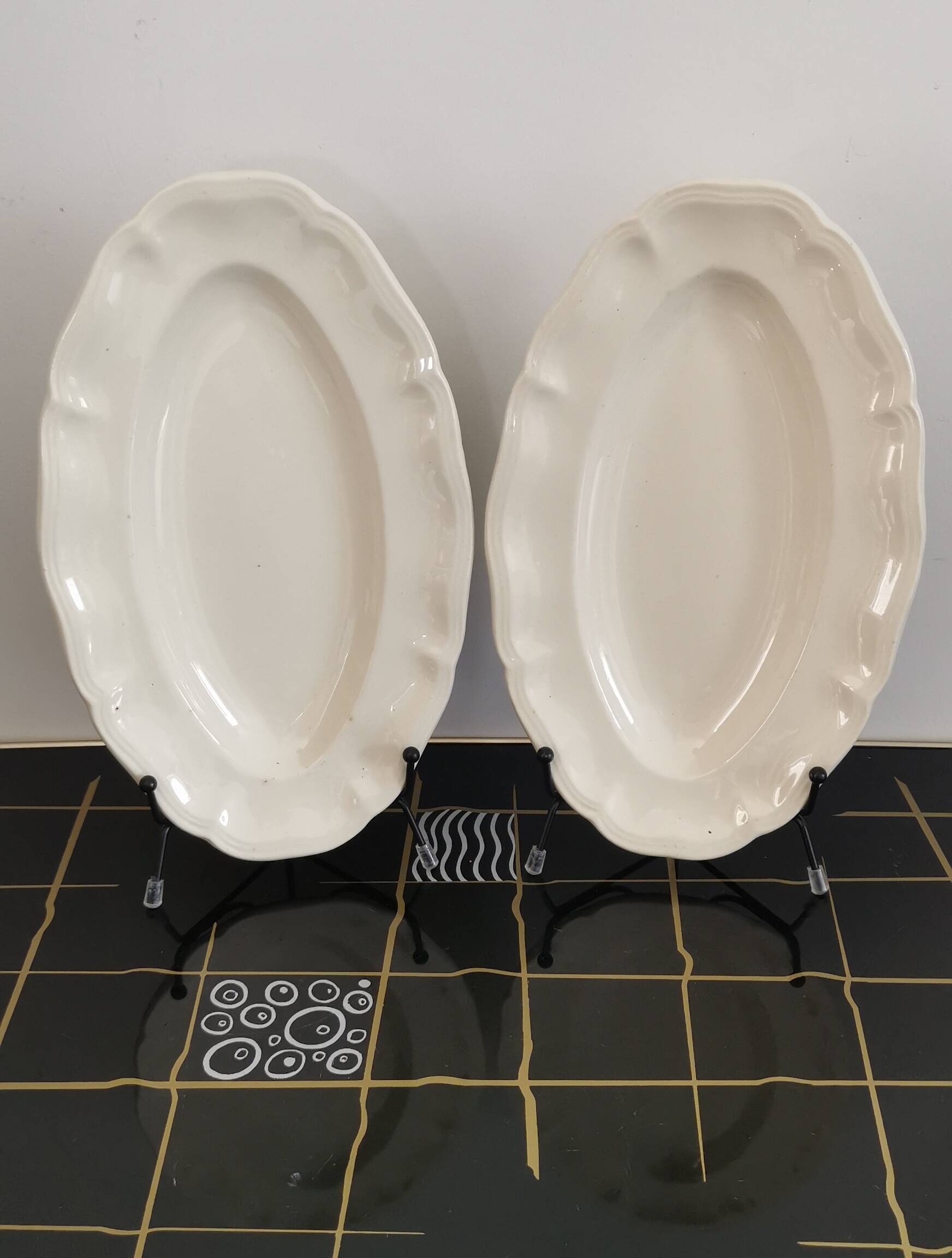 2 oval Sarreguemines ivory-colored bowls