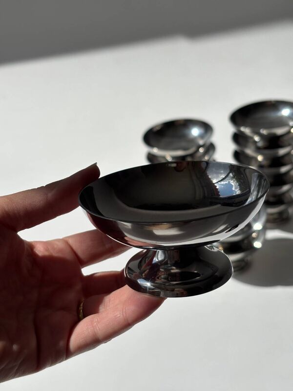 12 coupelles sur pied en acier inoxydable vintage
