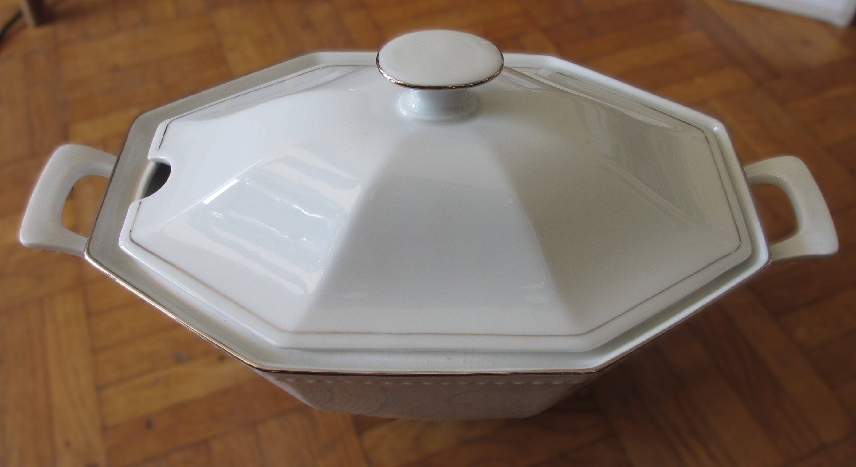 Schirnding Bavaria porcelain soup tureen