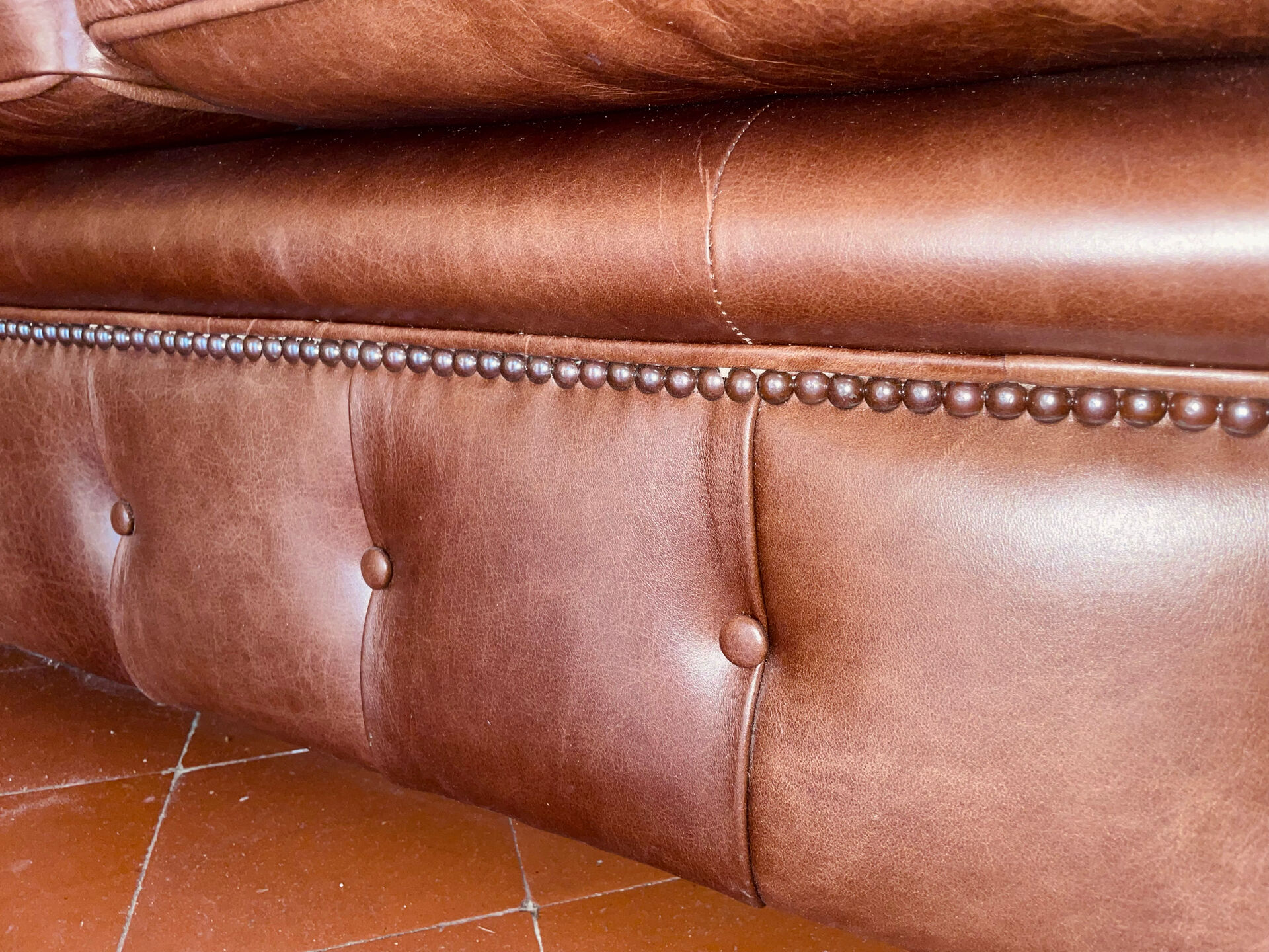 Canapé chesterfield de luxe anglais en cuir véritable