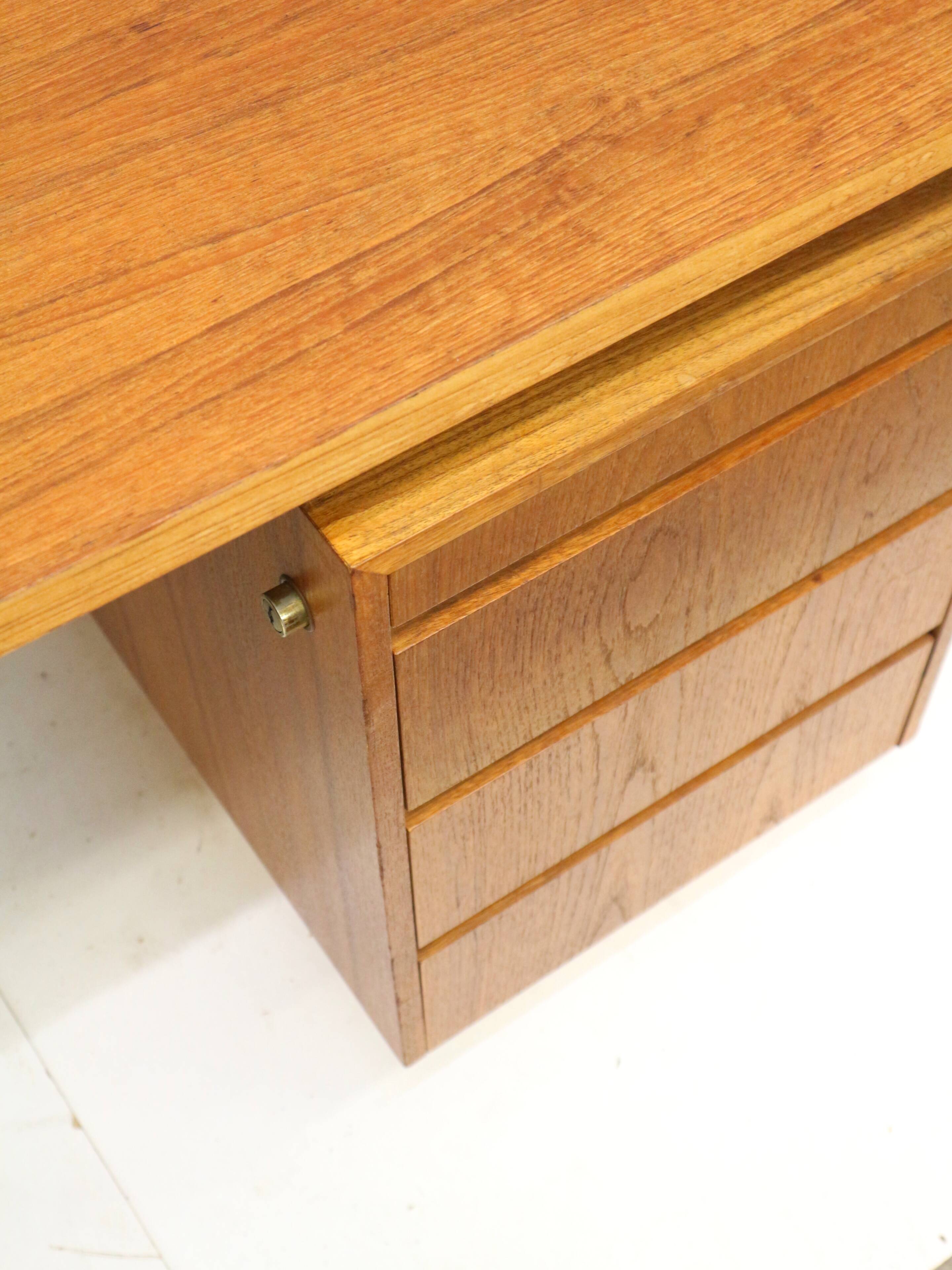 Large vintage teak wood desk/executive desk from the 1960s