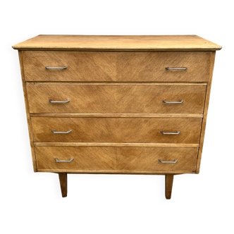 Wooden chest of drawers