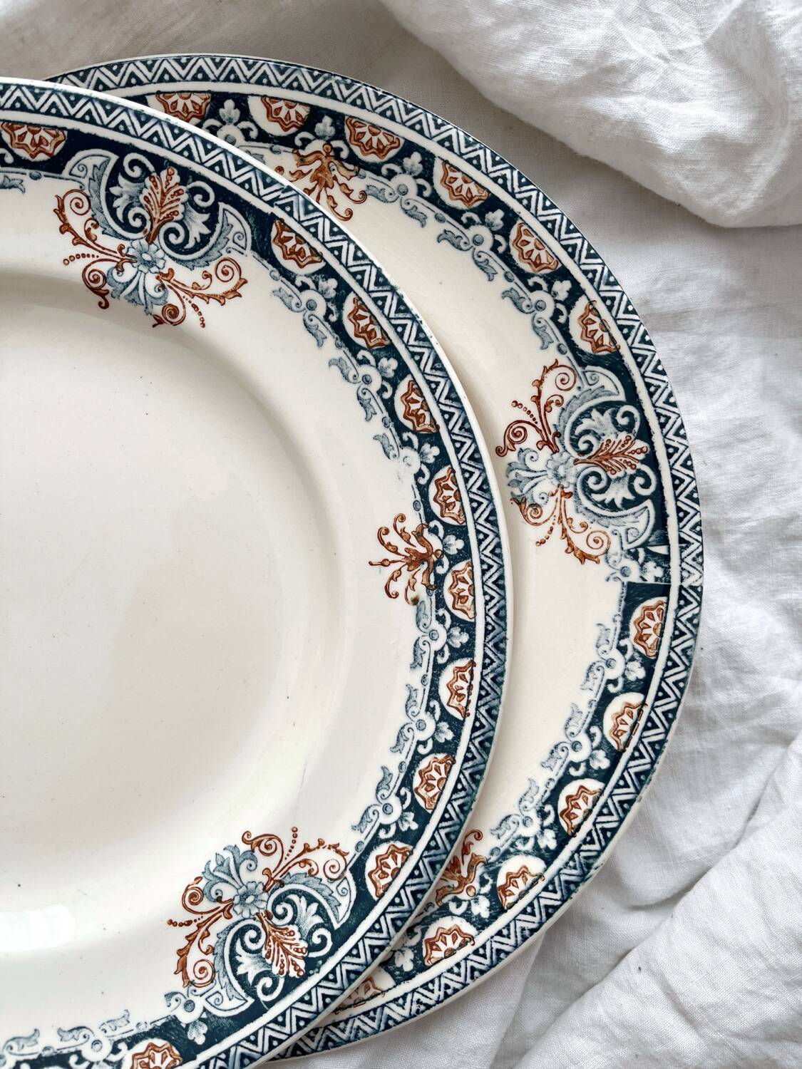 6 flat plates in ironstone "Diderot" Longwy