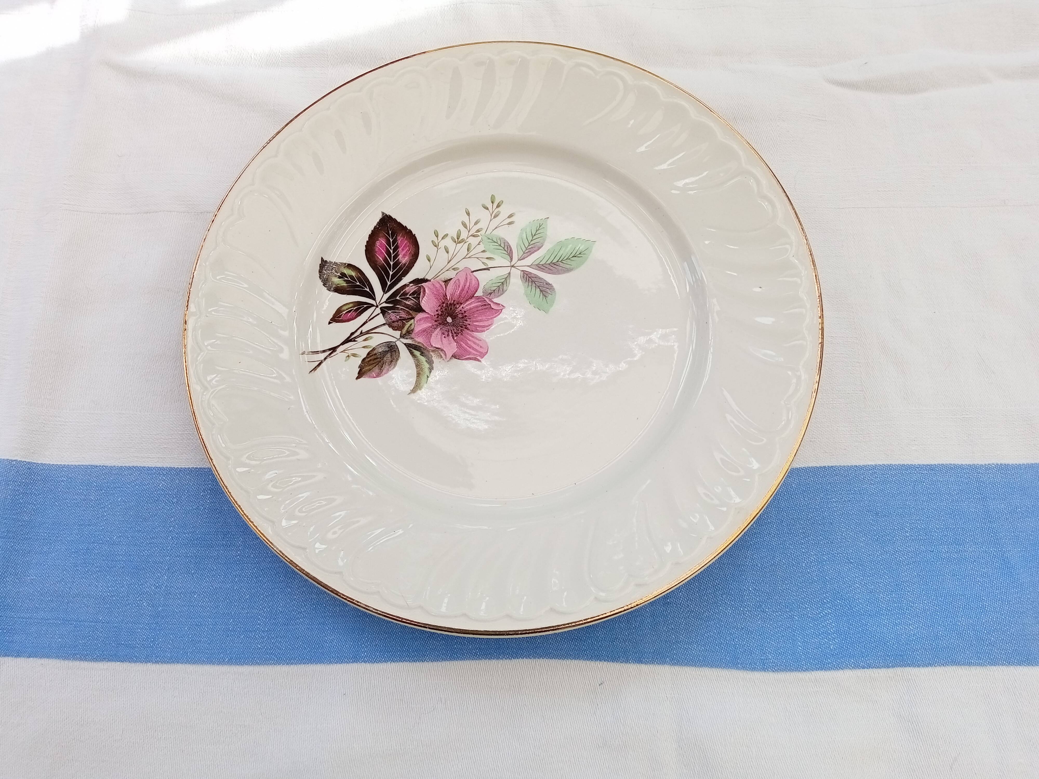 Assorted 6 flower plates