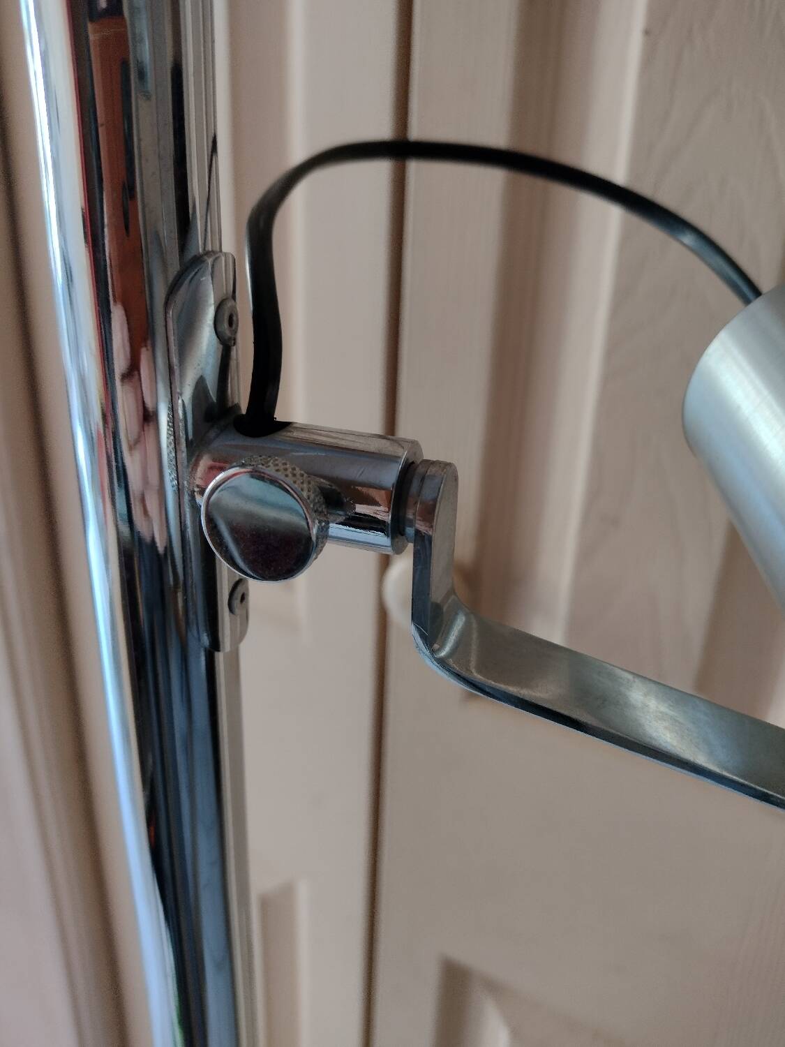 Vintage 70s floor lamp in chrome and aluminum reflector