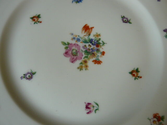 Set de 12 assiettes plates Limoges décor fleuri