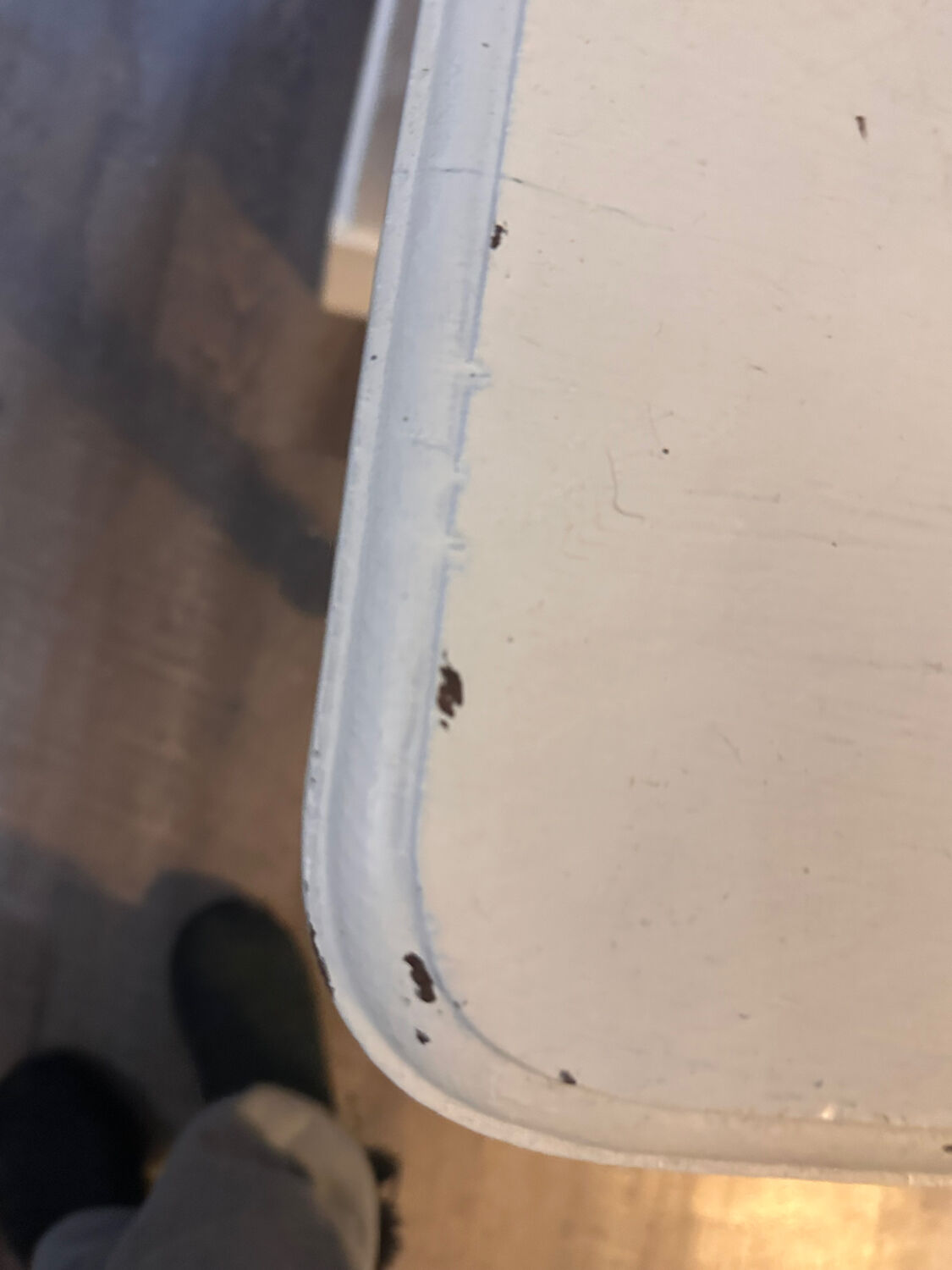 Vintage console in weathered white wood – Chic country style, tapered legs.