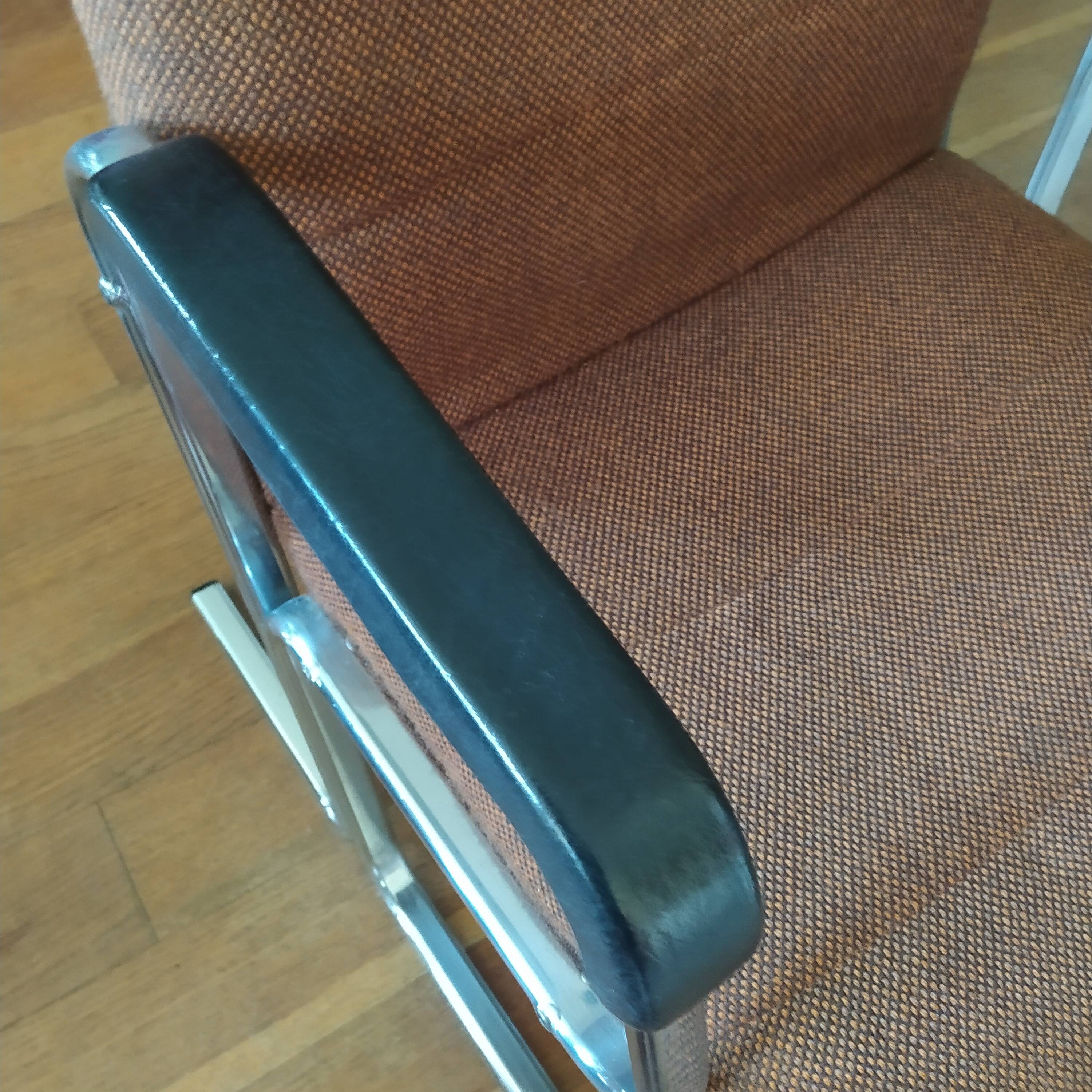 paire de fauteuils 1970 design modernistes tissu tweed