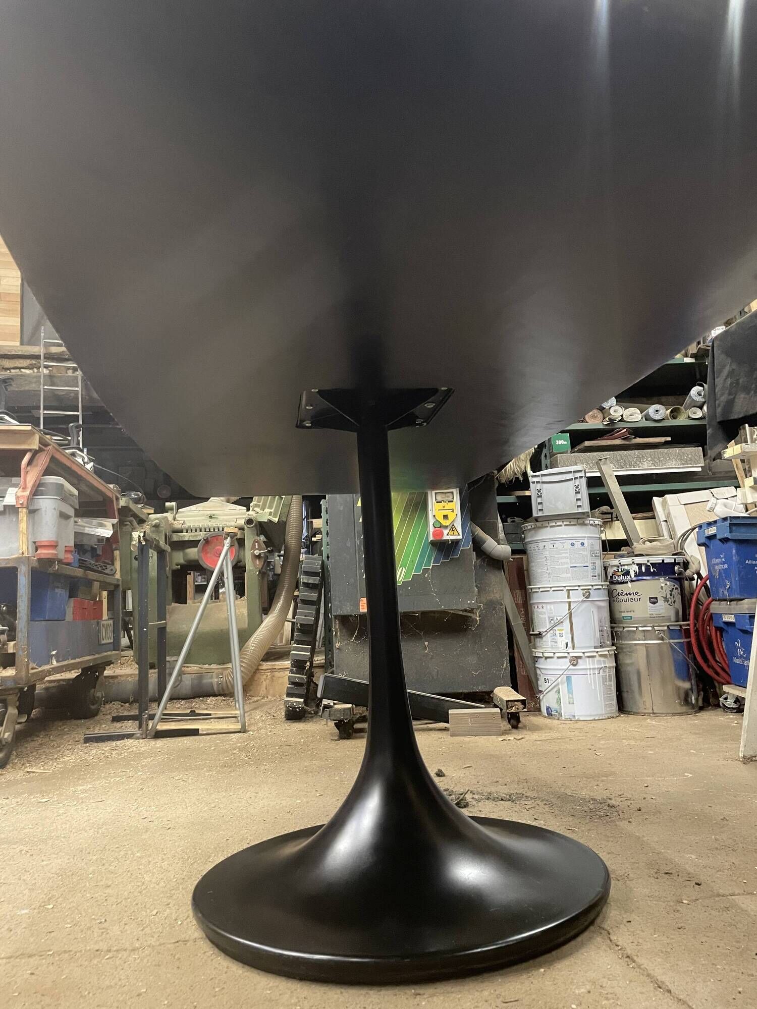 Samba solid wood table with tulip base