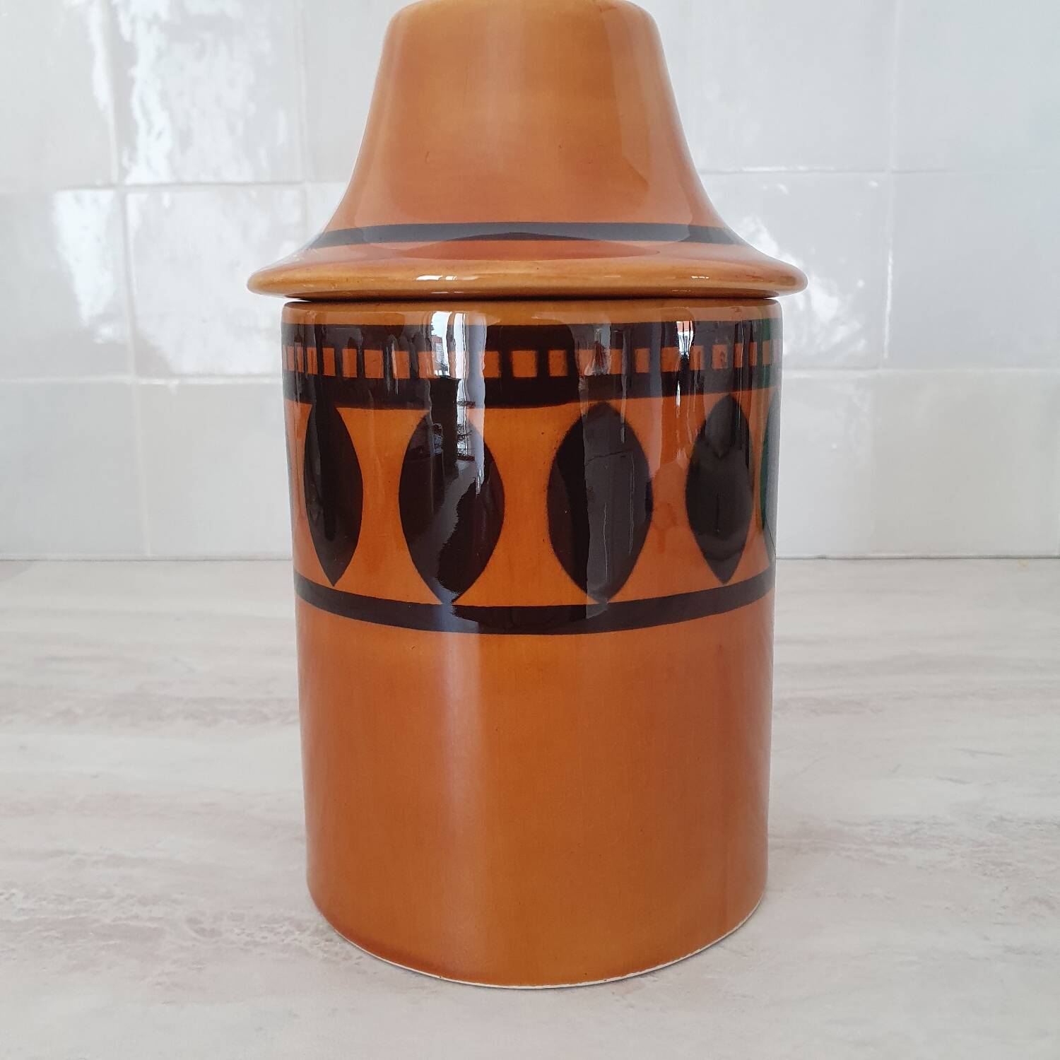 Lonchamp / Pot and its ceramic lid