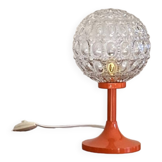 Petite lampe d'appoint globe ancien en verre et pied en métal orange vintage
