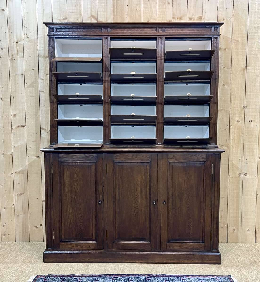 Notary's furniture from the early 20th century in oak with its cardboard box.