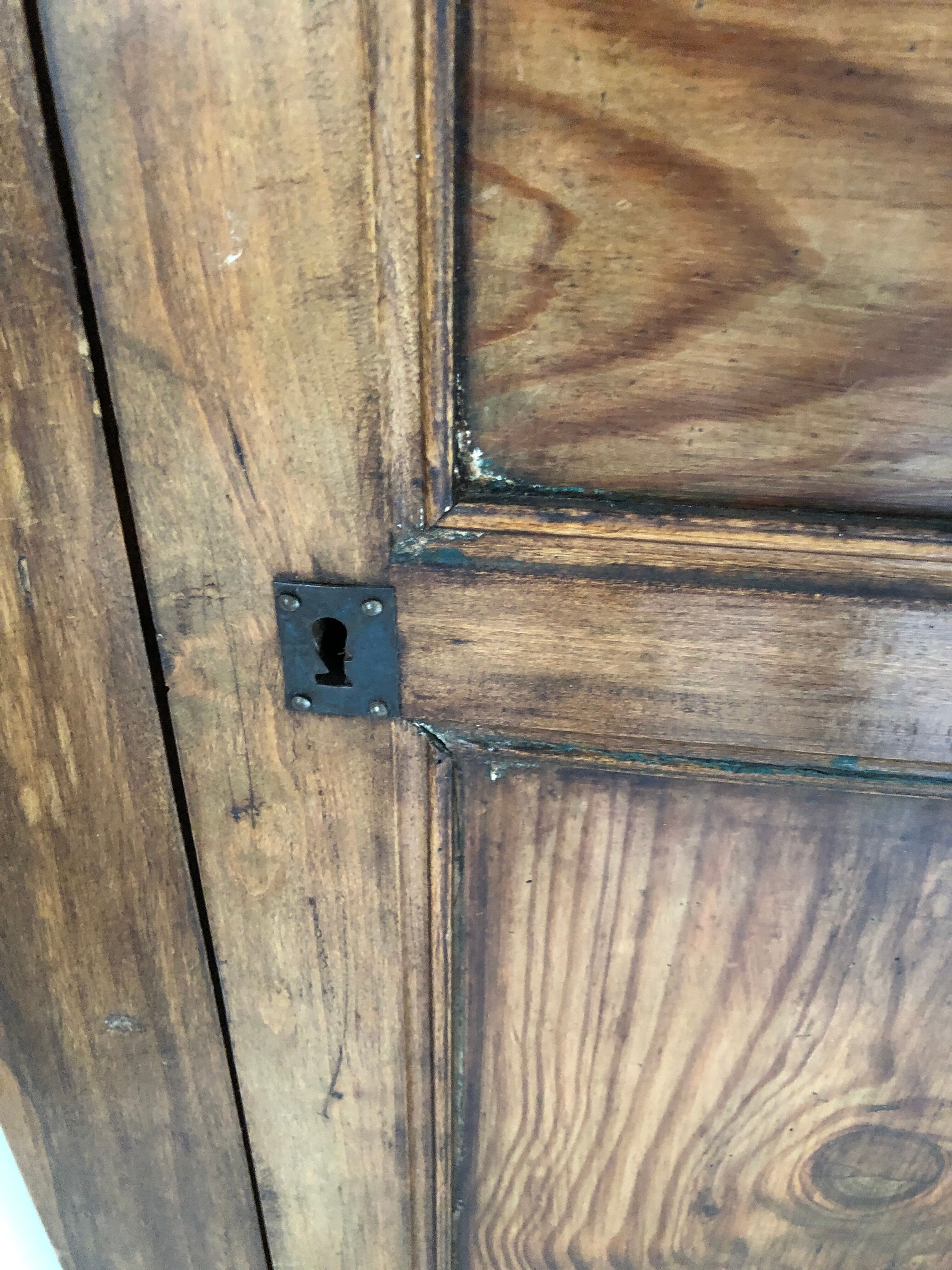 Notch, corner cabinet