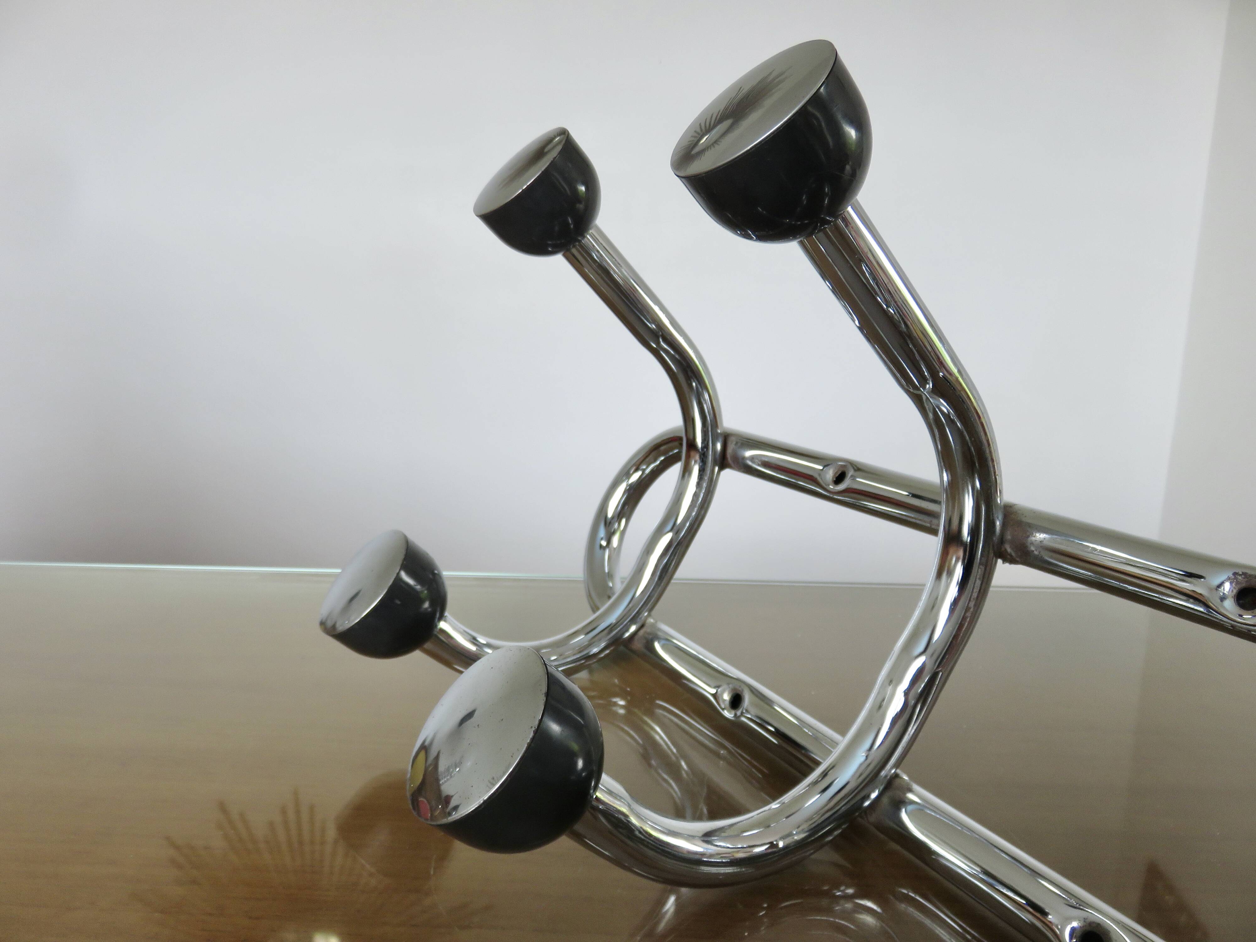 Streamlined coat rack, rockabilly, in chrome metal and bakelite 1970