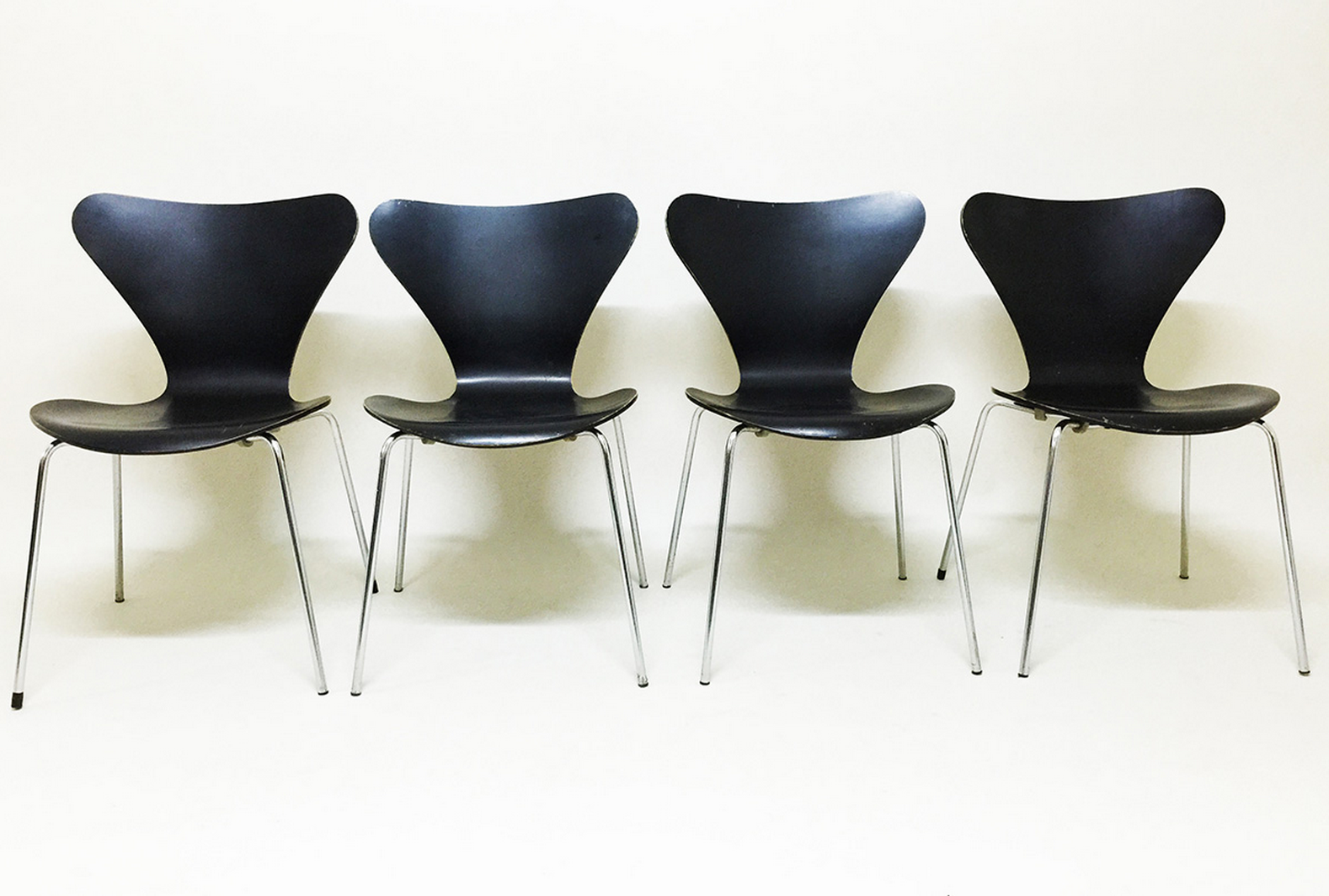 Lot of chairs black butterflies Arne Jacobsen - 1974