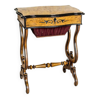 Sewing Table in Birchen Burl, 1870